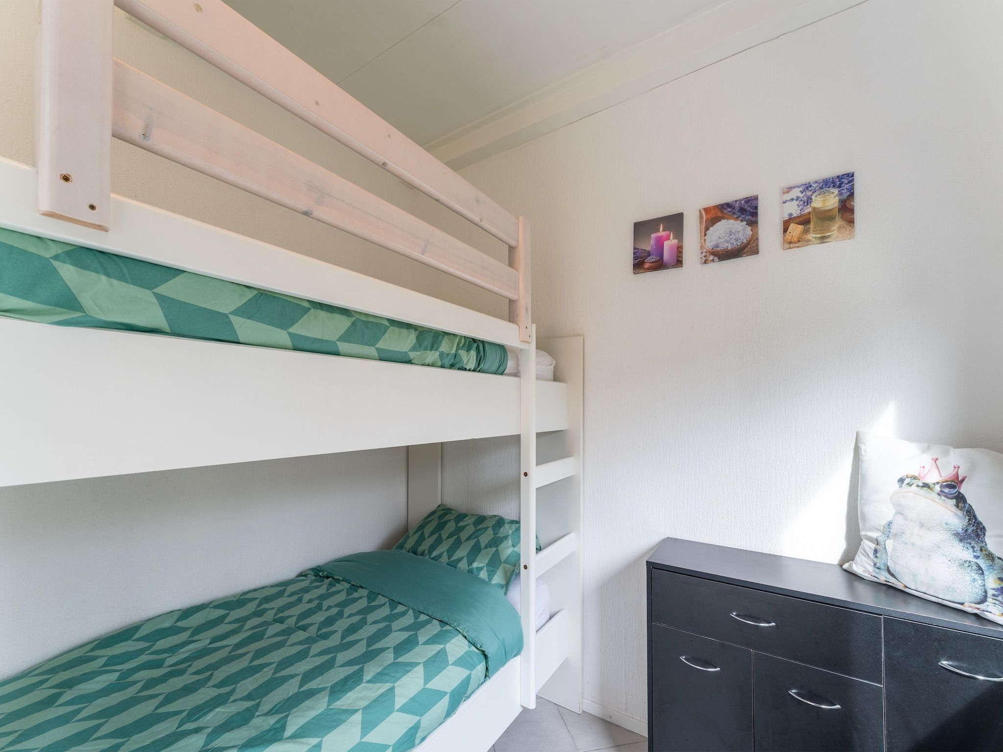 Een slaapkamer van Scheldeoord 97 in Baarland