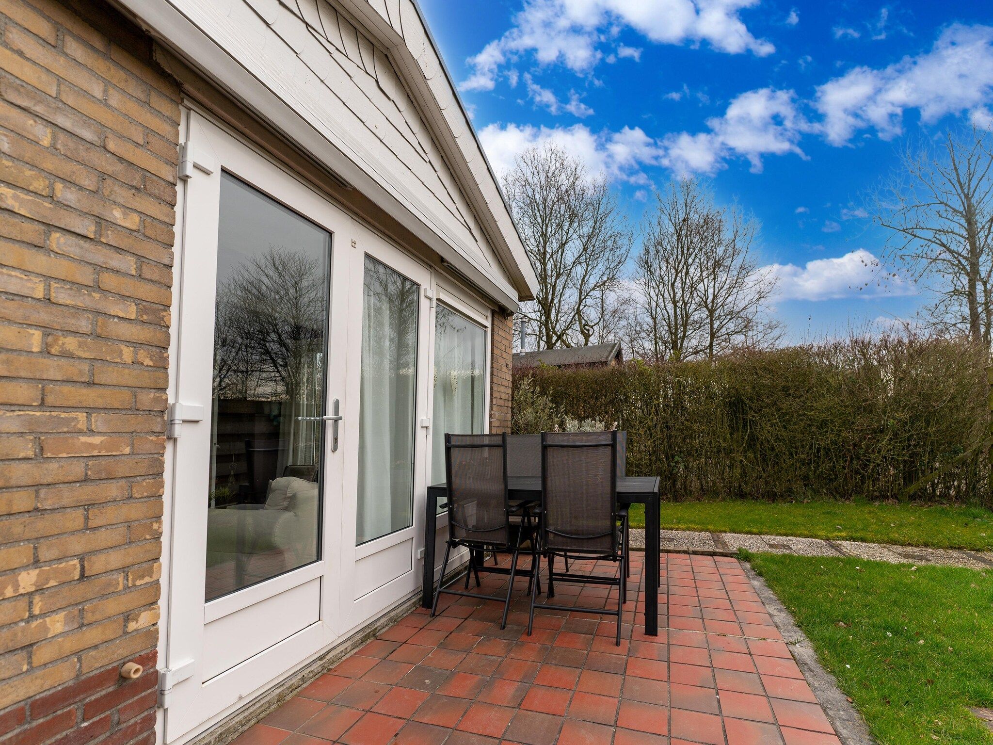 Het terras van Scheldeoord 97 in Baarland