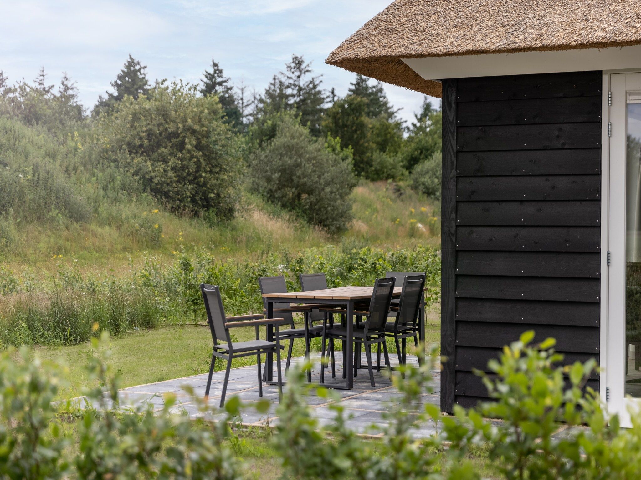 Het terras van Vakantiepark De Heihorsten 9 in Someren