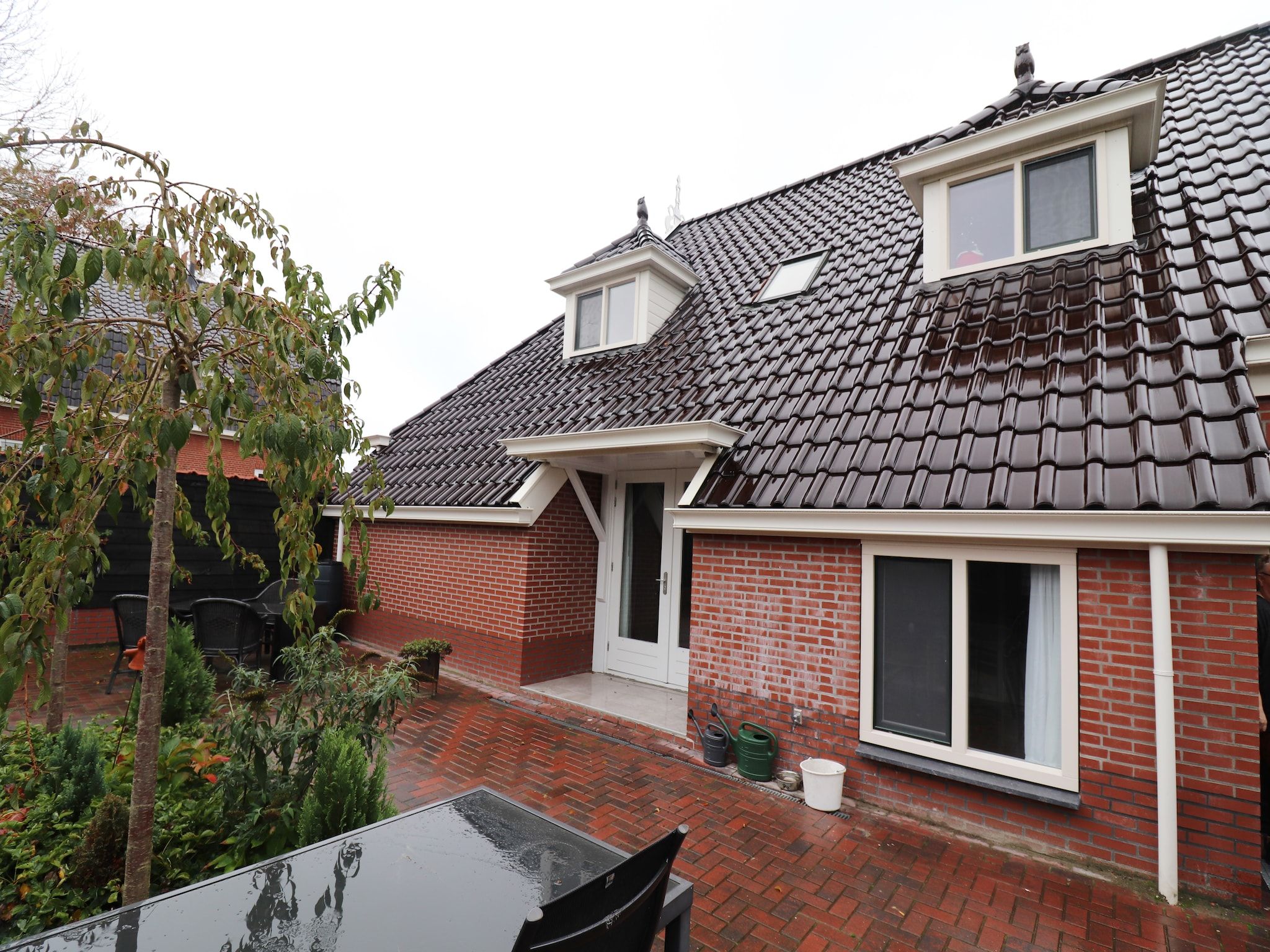 Het terras van Appartement Notenbomer in Kornhorn