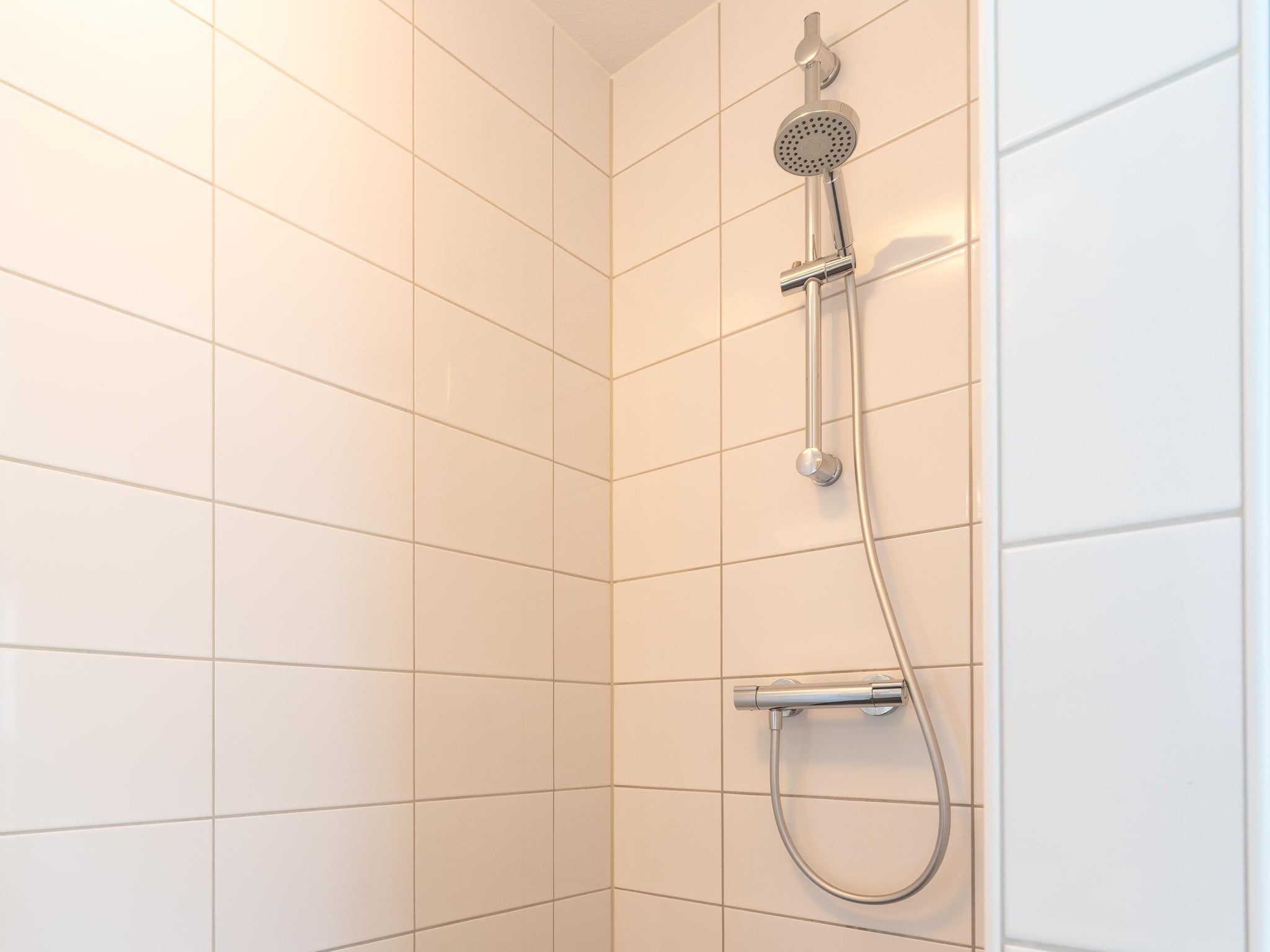 De badkamer van De Scholekster Huis Nr 29 in Scherpenisse