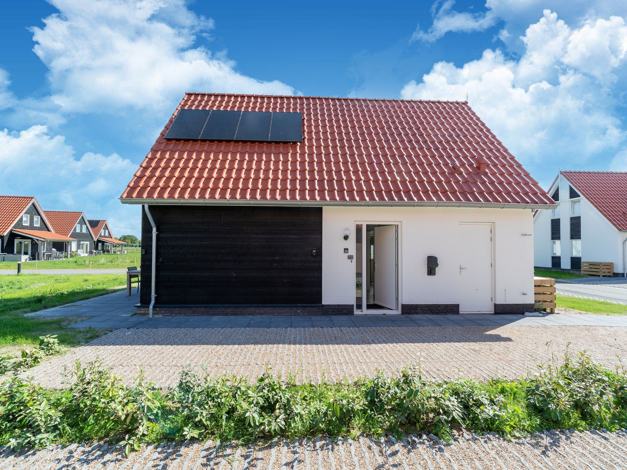 De buitenkant van De Scholekster Huis Nr 29 in Scherpenisse