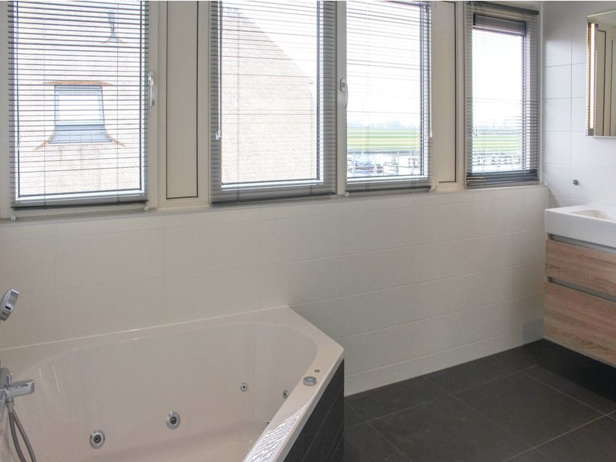 De badkamer van Recreatiepark Idskenhuizen 3 in Idskenhuizen
