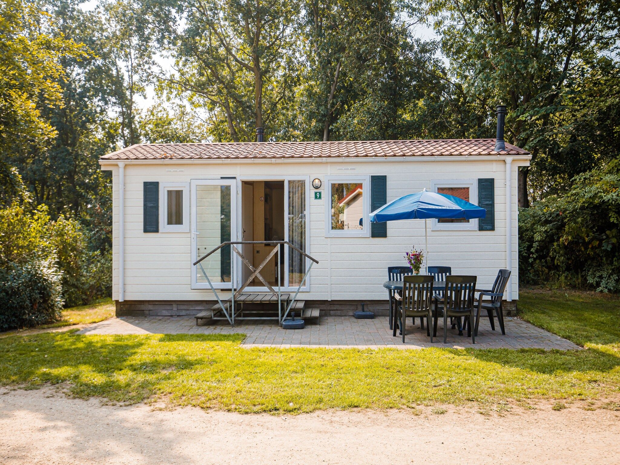 Het terras van Vakantiepark Leukermeer 2 in Well