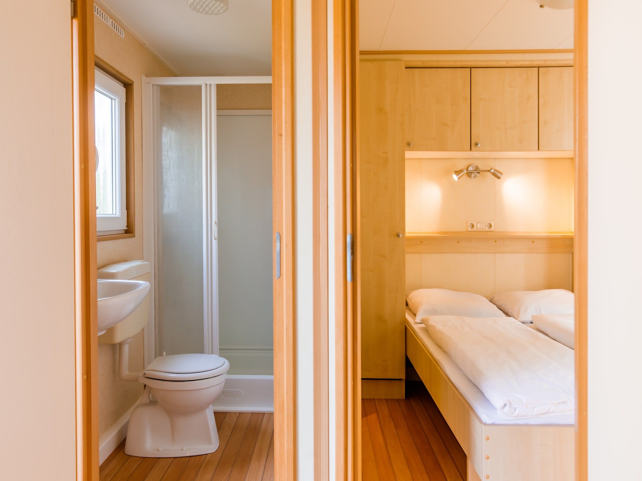 De badkamer van Vakantiepark Leukermeer 3 in Well