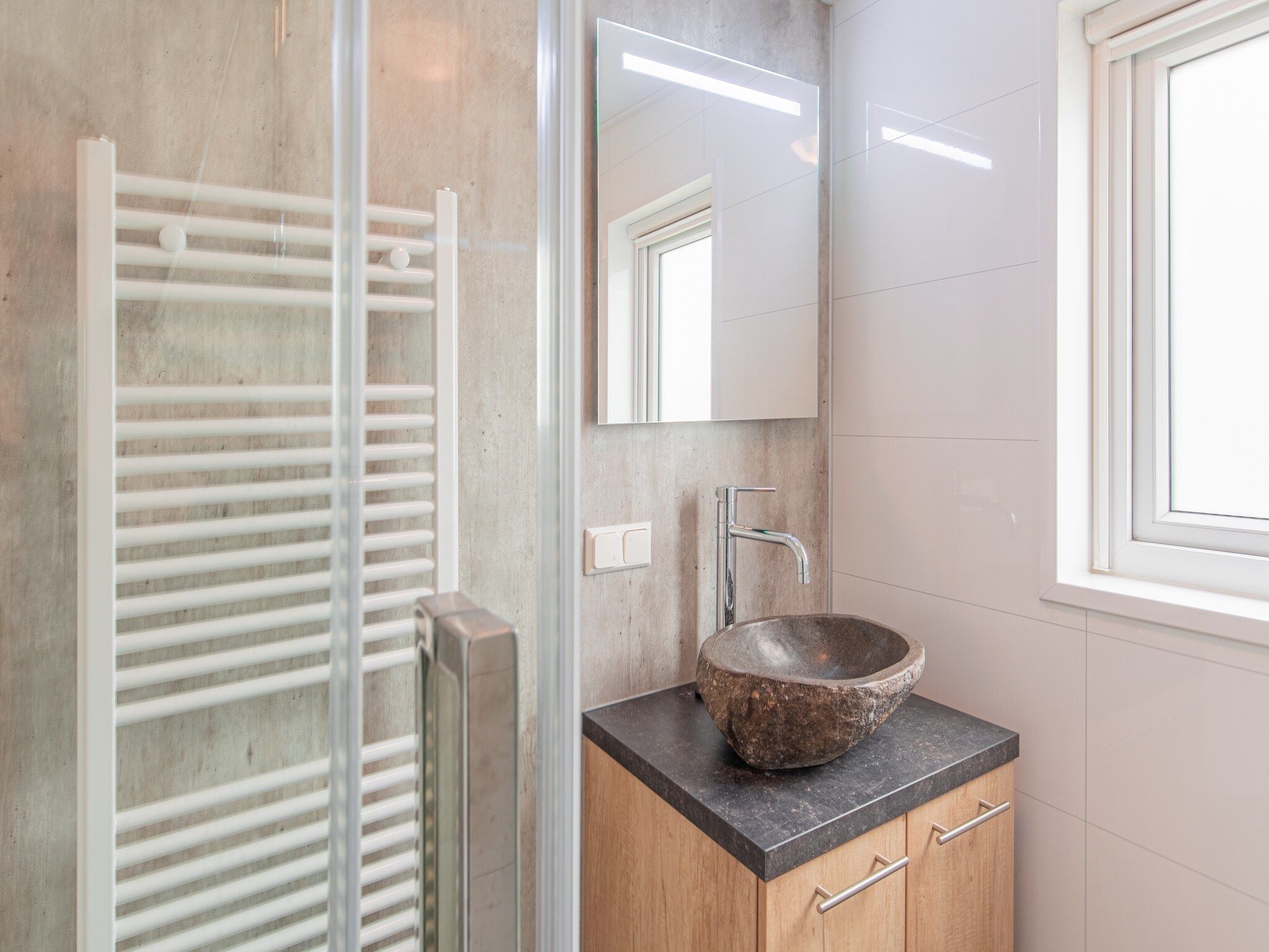 De badkamer van Vakantiepark Leukermeer 9 in Well