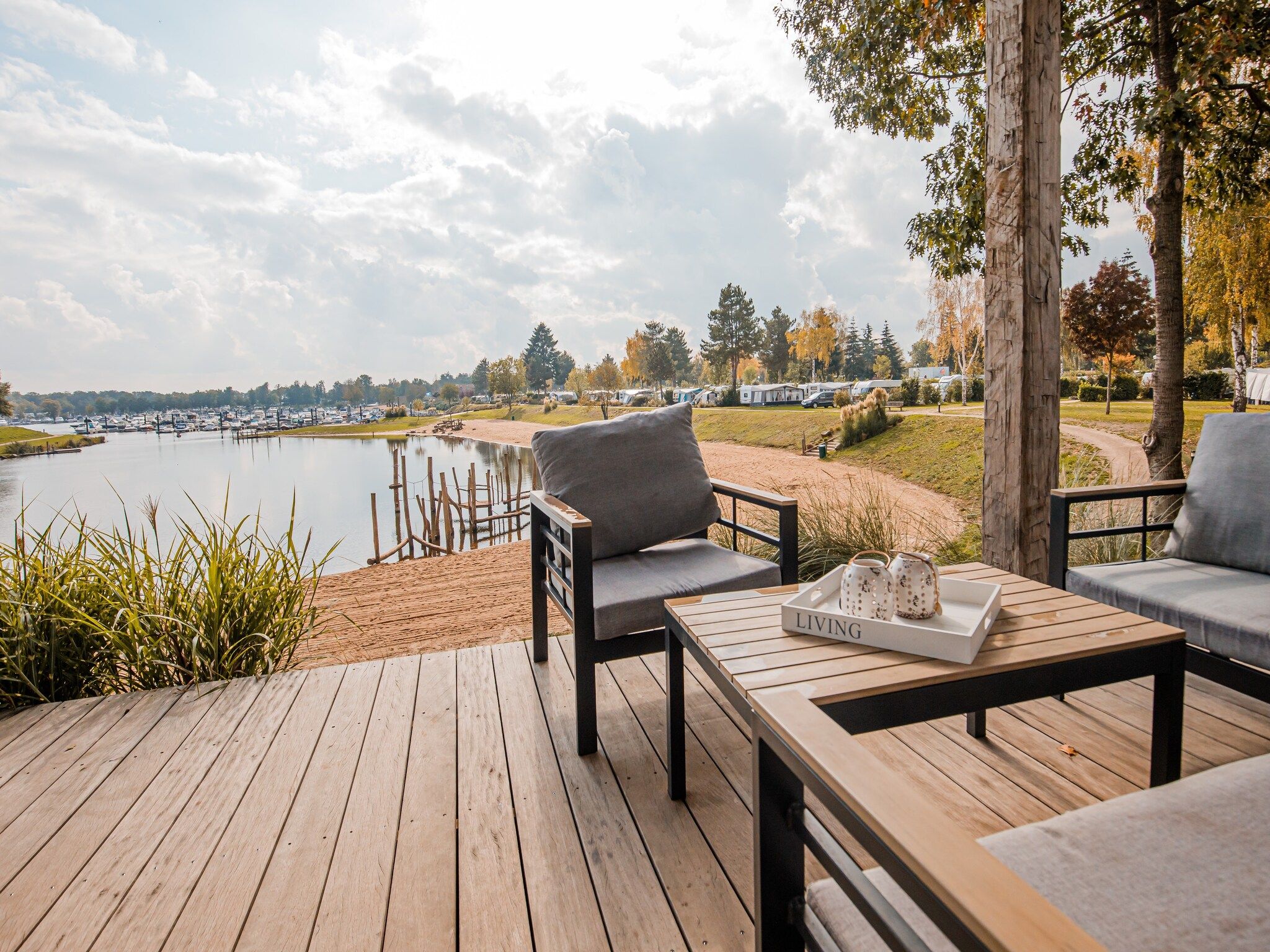 Het uitzicht vanaf Vakantiepark Leukermeer 9 in Well
