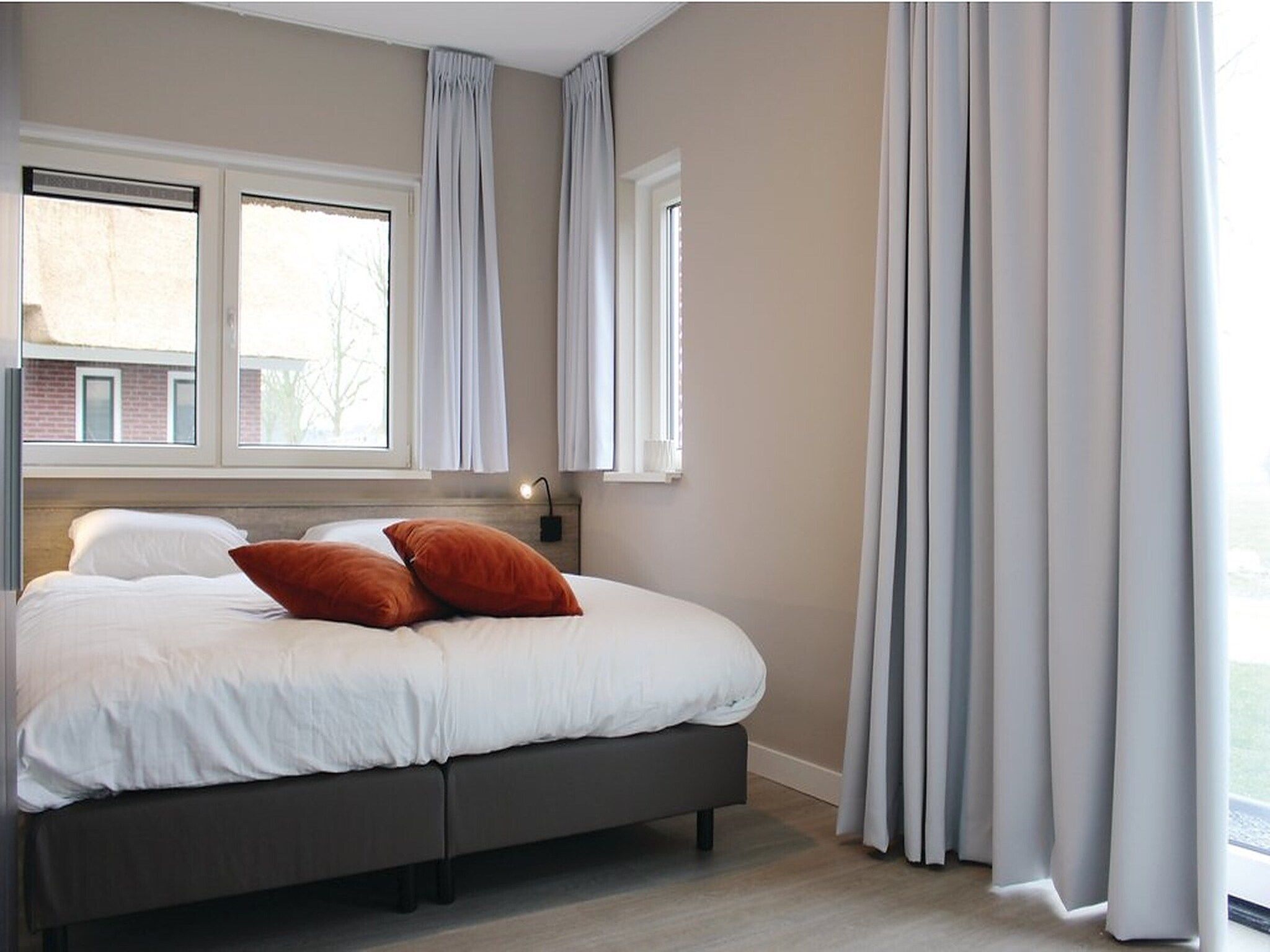 Een slaapkamer van Recreatiepark Idskenhuizen 10 in Idskenhuizen