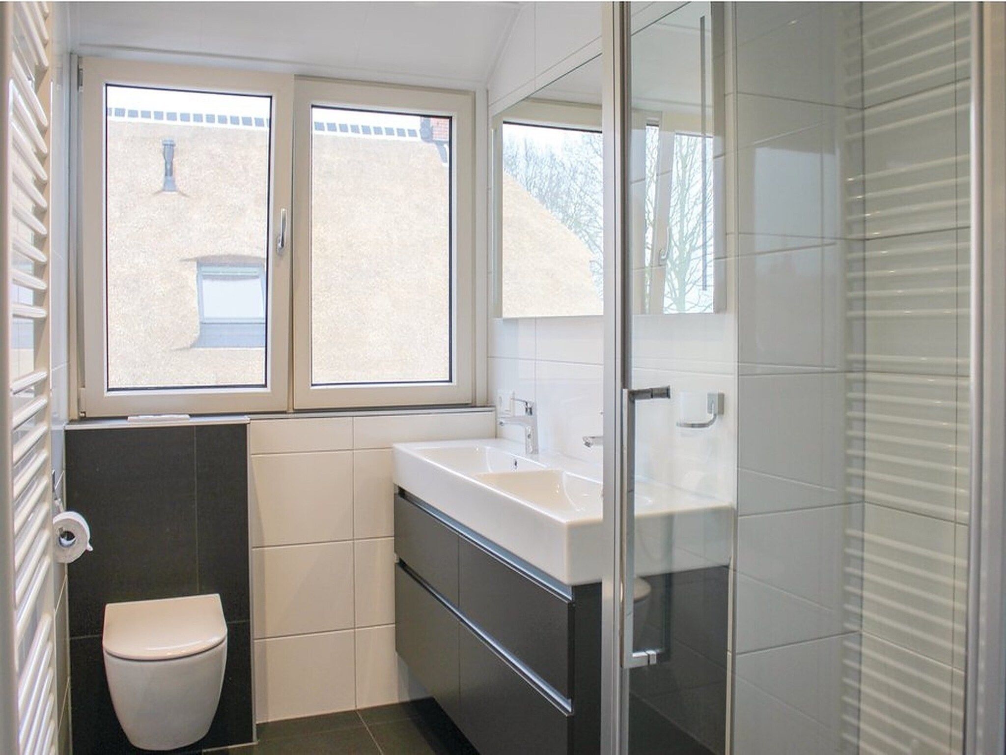 De badkamer van Recreatiepark Idskenhuizen 10 in Idskenhuizen