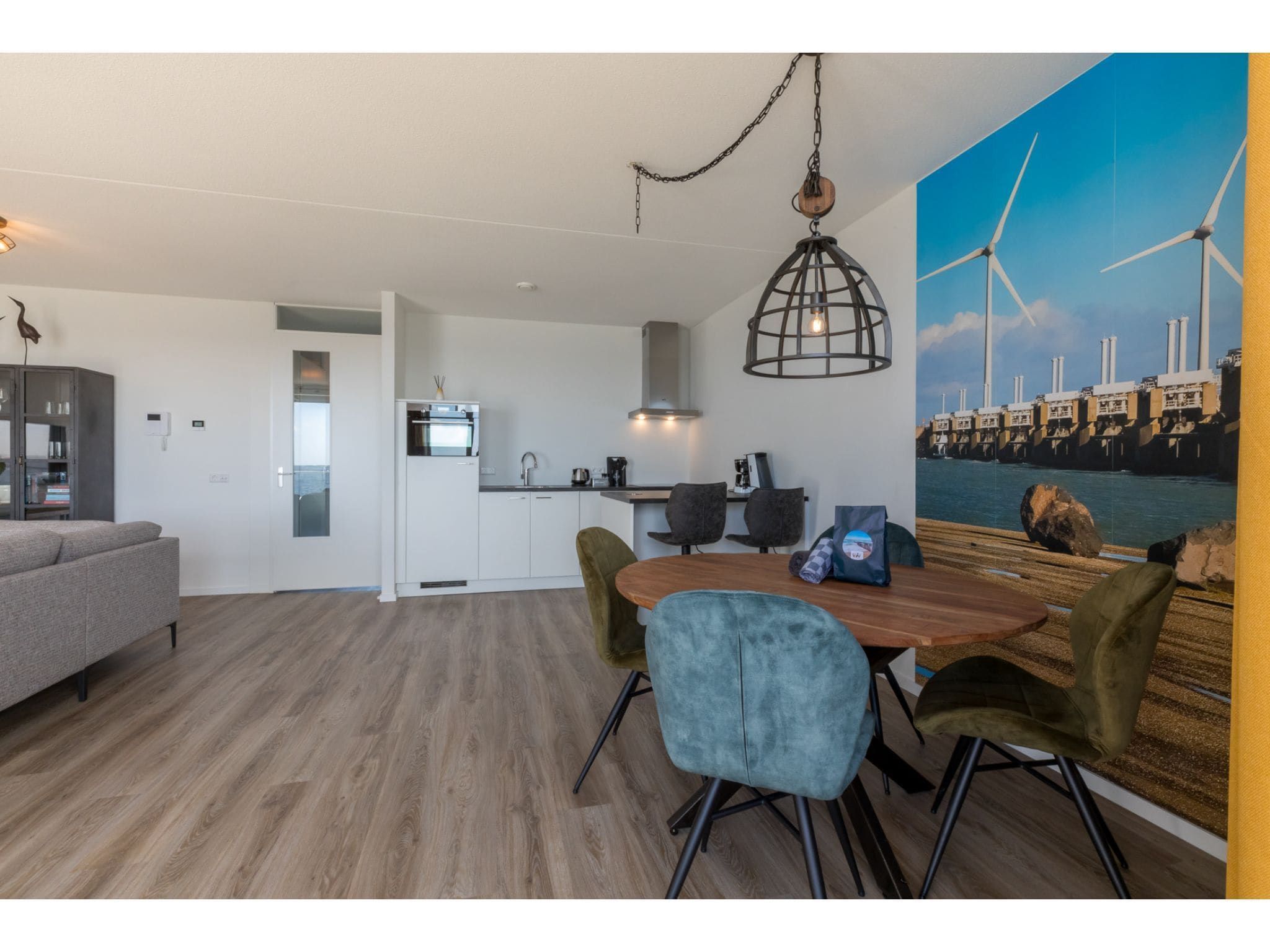 De woonkamer van De Zeester Gorishoeksedijk 41 in Scherpenisse