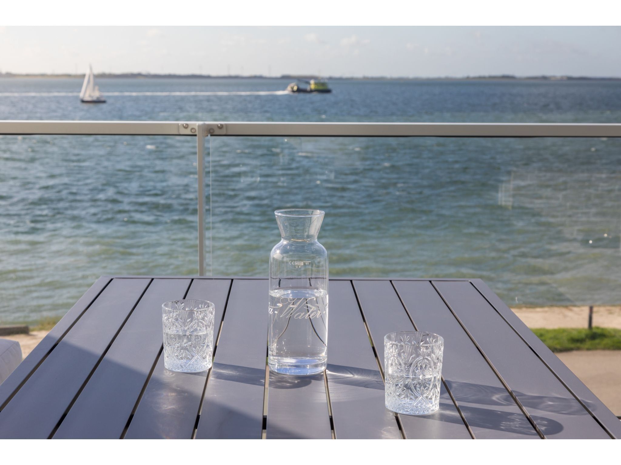 Het terras van De Zeester Gorishoeksedijk 41 in Scherpenisse