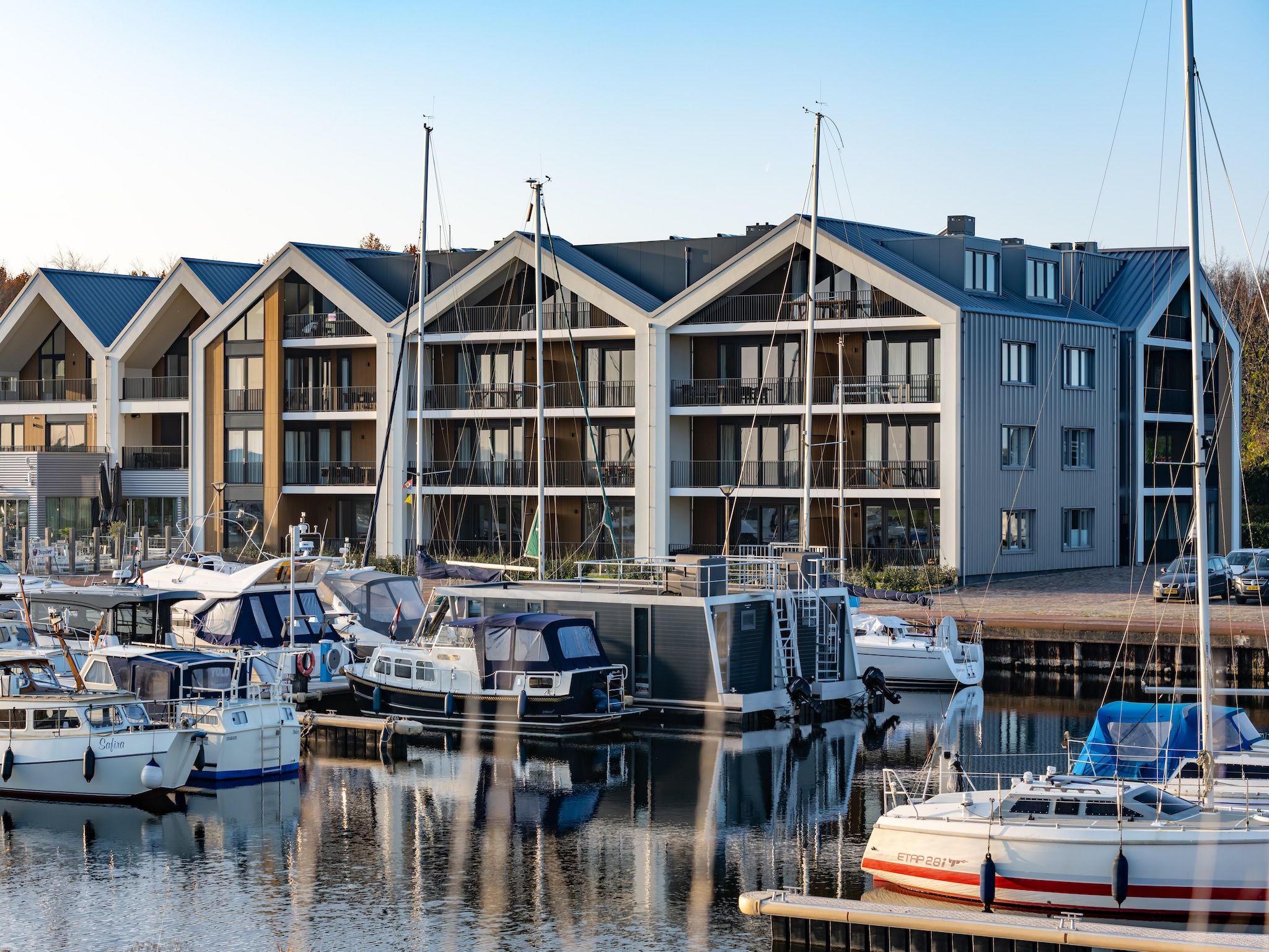 De buitenkant van Harbour  2E Loft wellness 6 personen in Kamperland