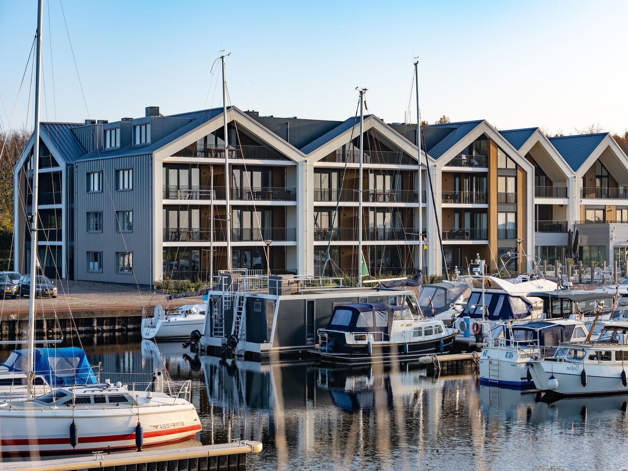 De buitenkant van Harbour  2E Loft wellness 6 personen in Kamperland