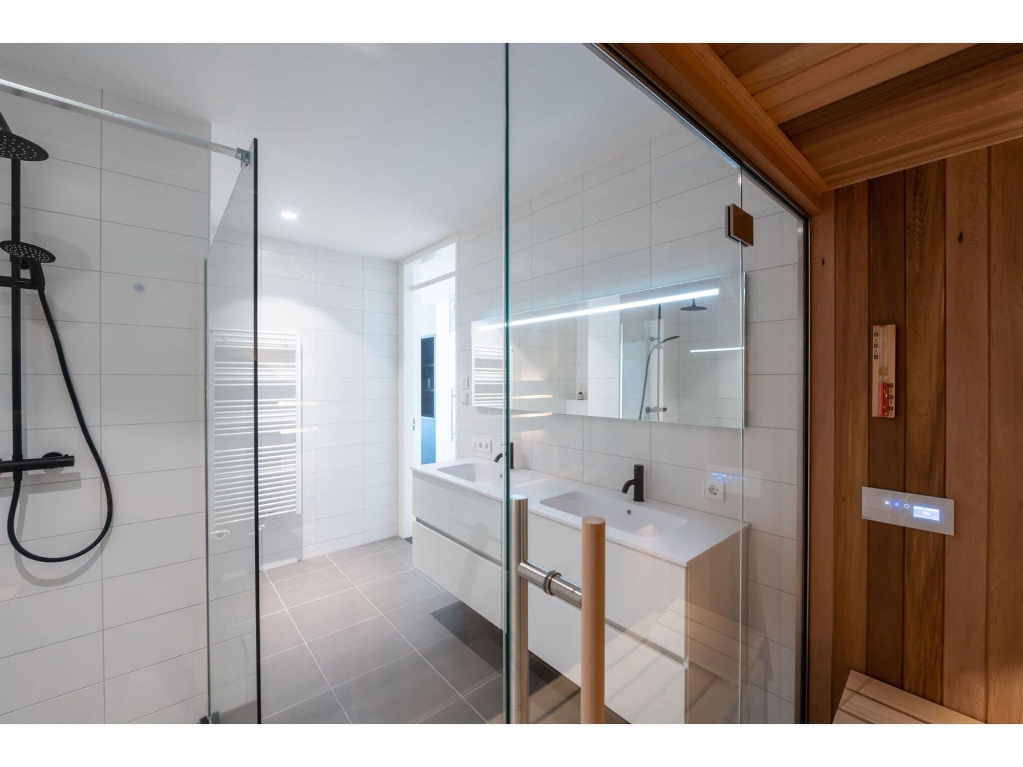 De badkamer van Harbour  2E Loft wellness 6 personen in Kamperland