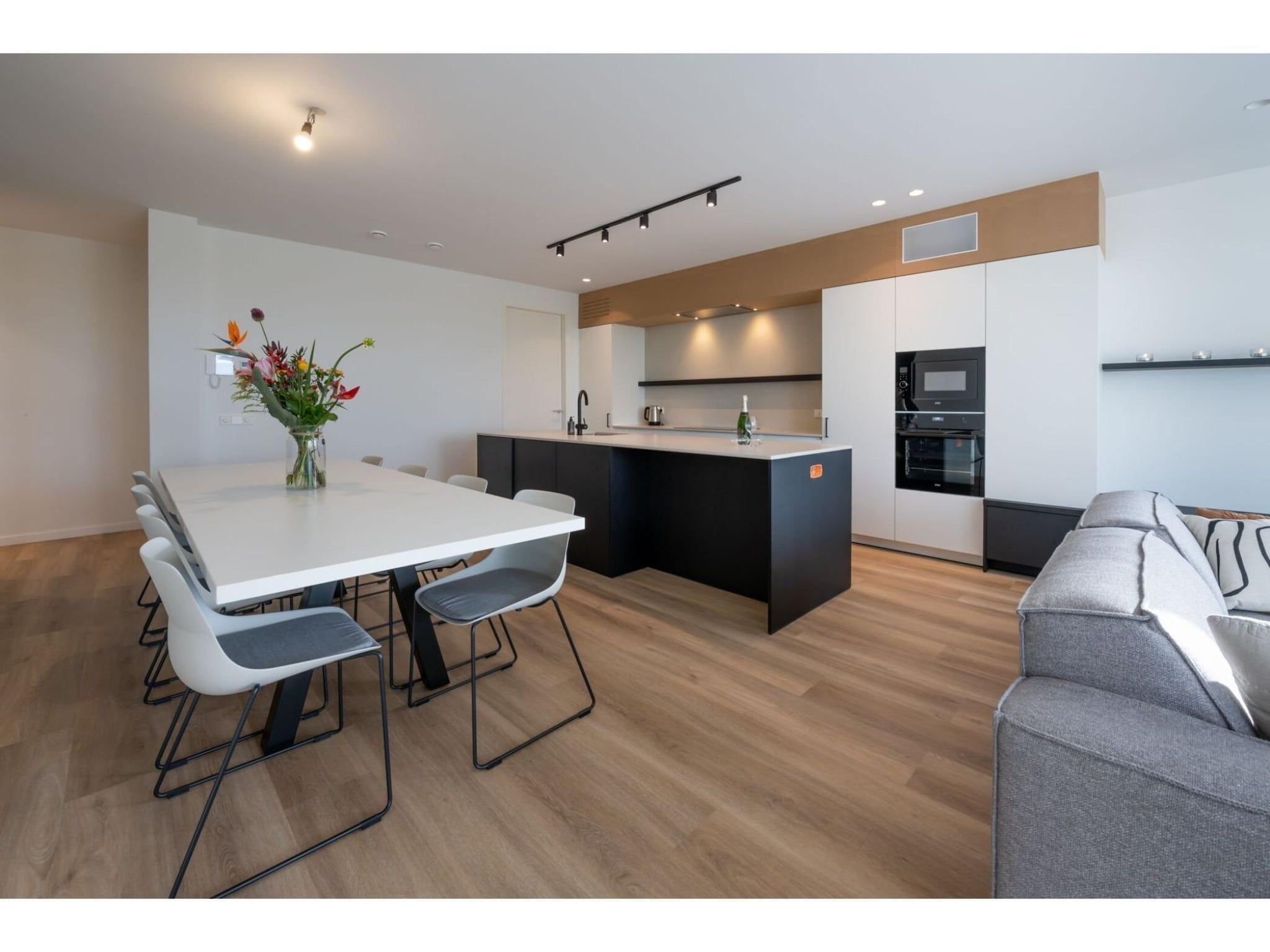 De eetkamer van Harbour  2E Loft wellness 6 personen in Kamperland