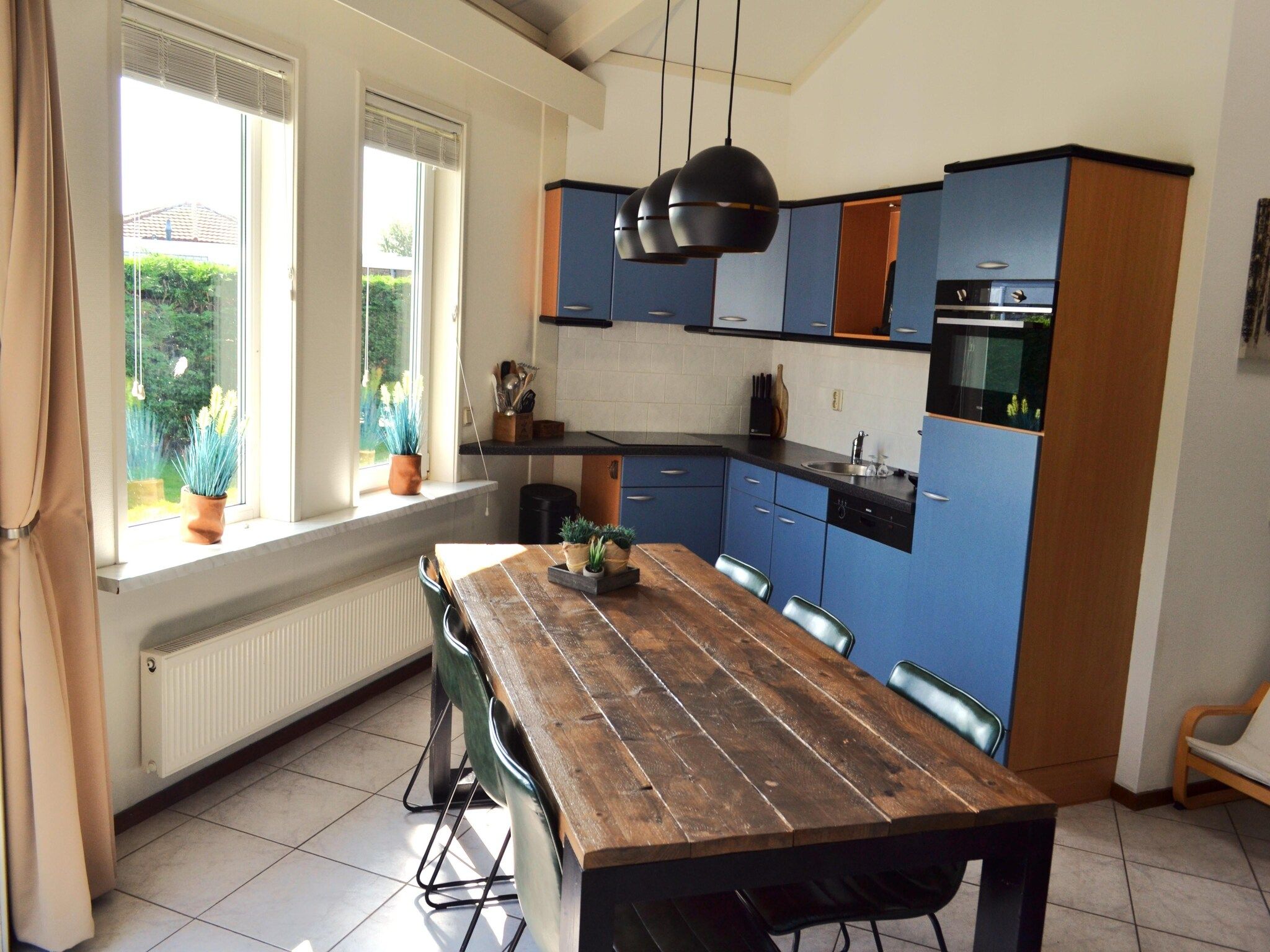 De keuken van Golfvilla 40 Comfort in Hollum