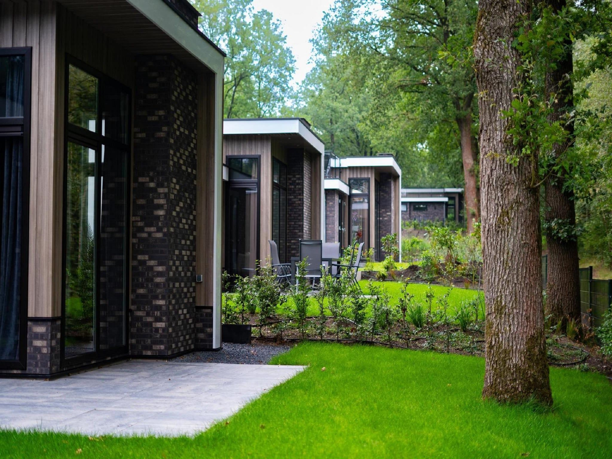 De tuin van Vakantiepark De Rimboe & De Woeste Hoogte 39 in Hoenderloo