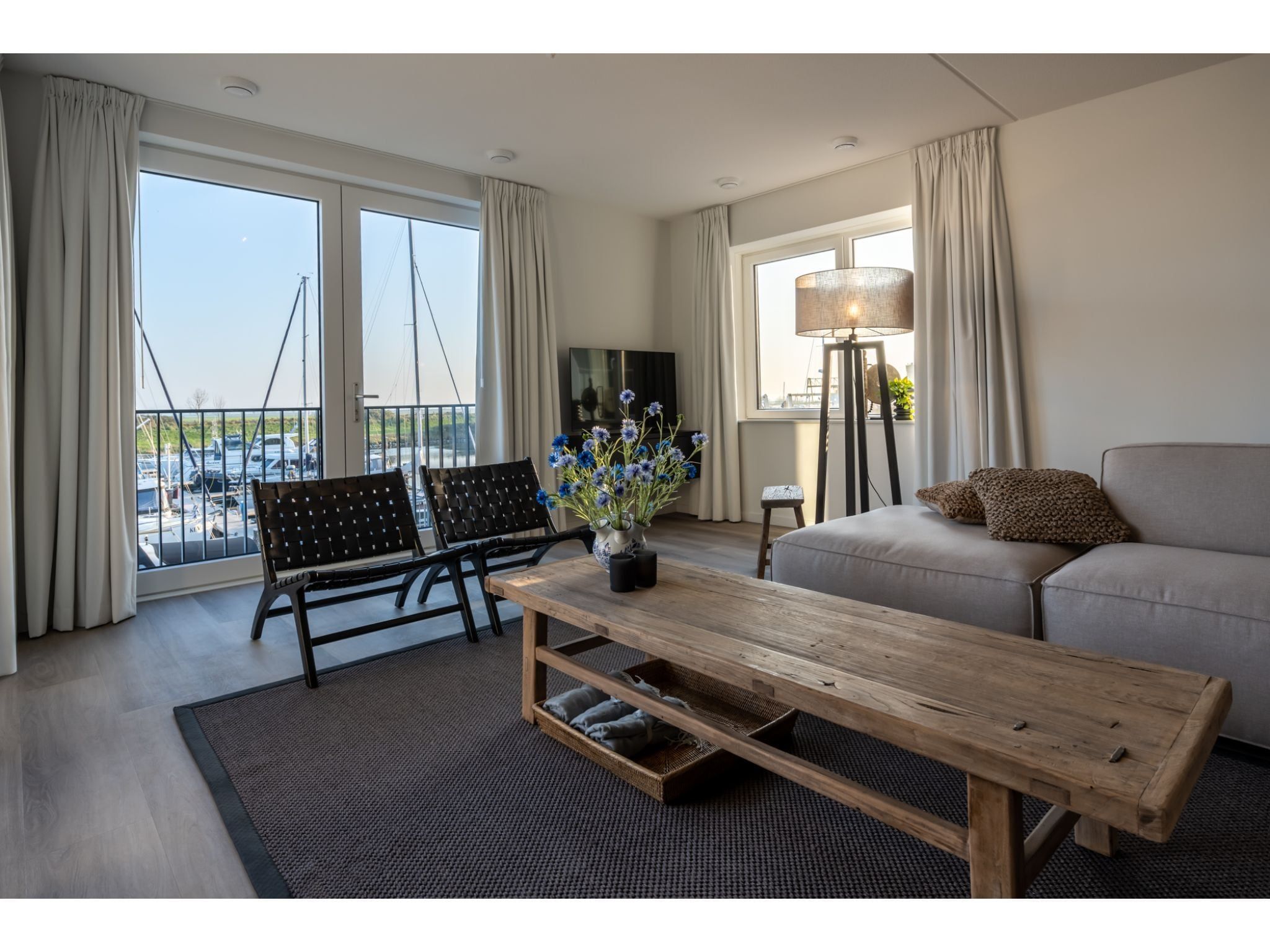 De woonkamer van Harbour Loft 1K Residence Marina havenzicht in Kamperland