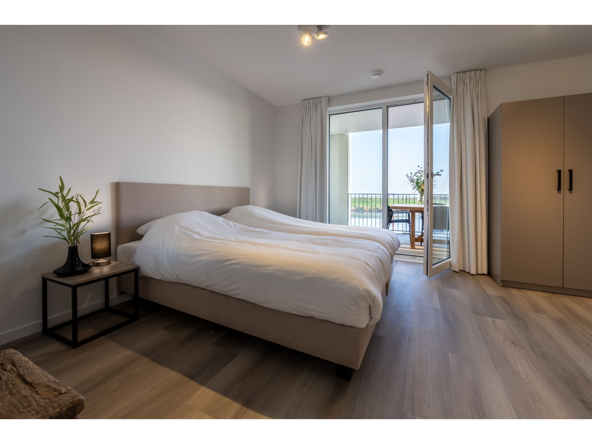 Een slaapkamer van Harbour Loft 1K Residence Marina havenzicht in Kamperland