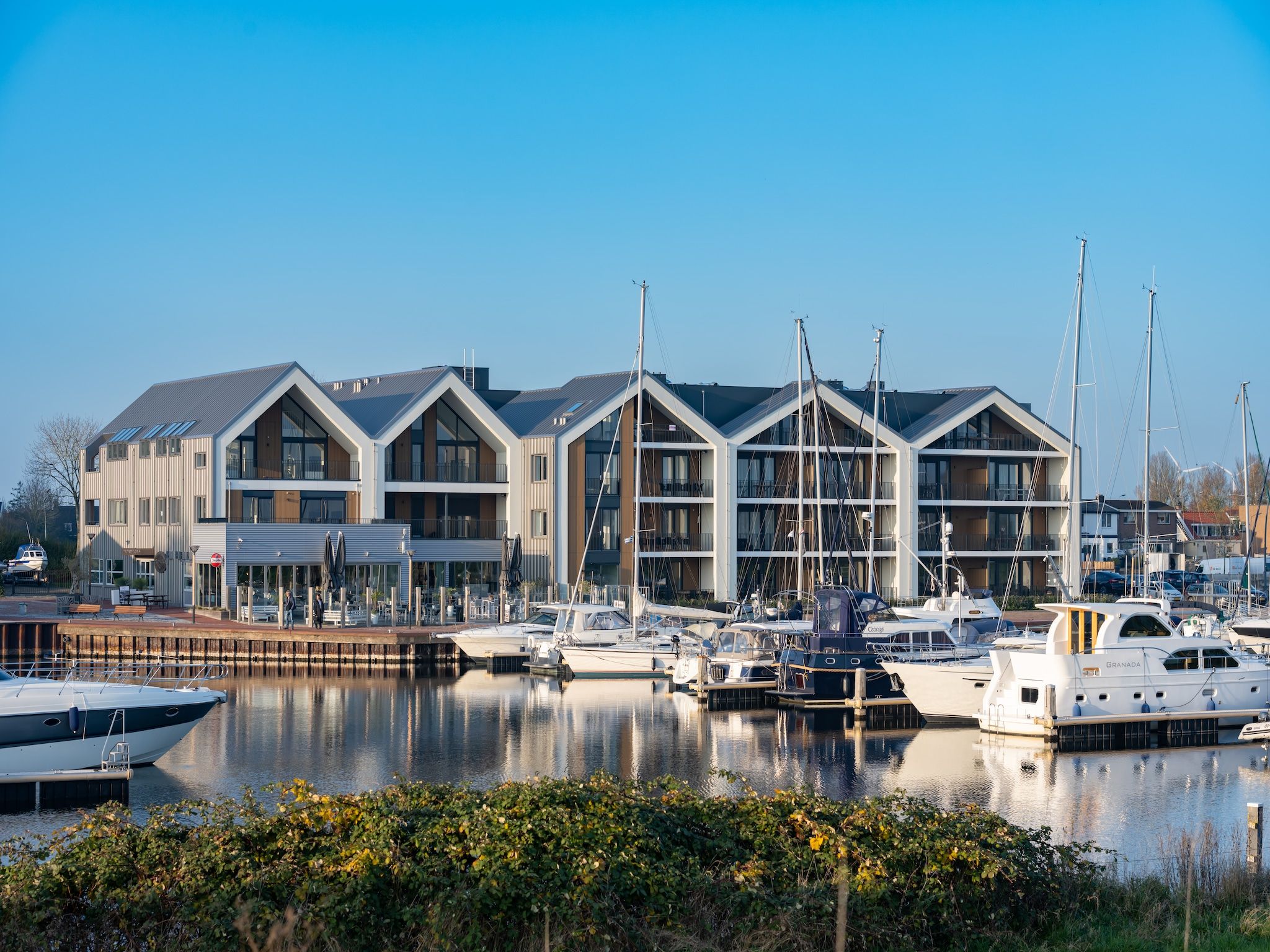 De buitenkant van Harbour Loft 1K Residence Marina havenzicht in Kamperland