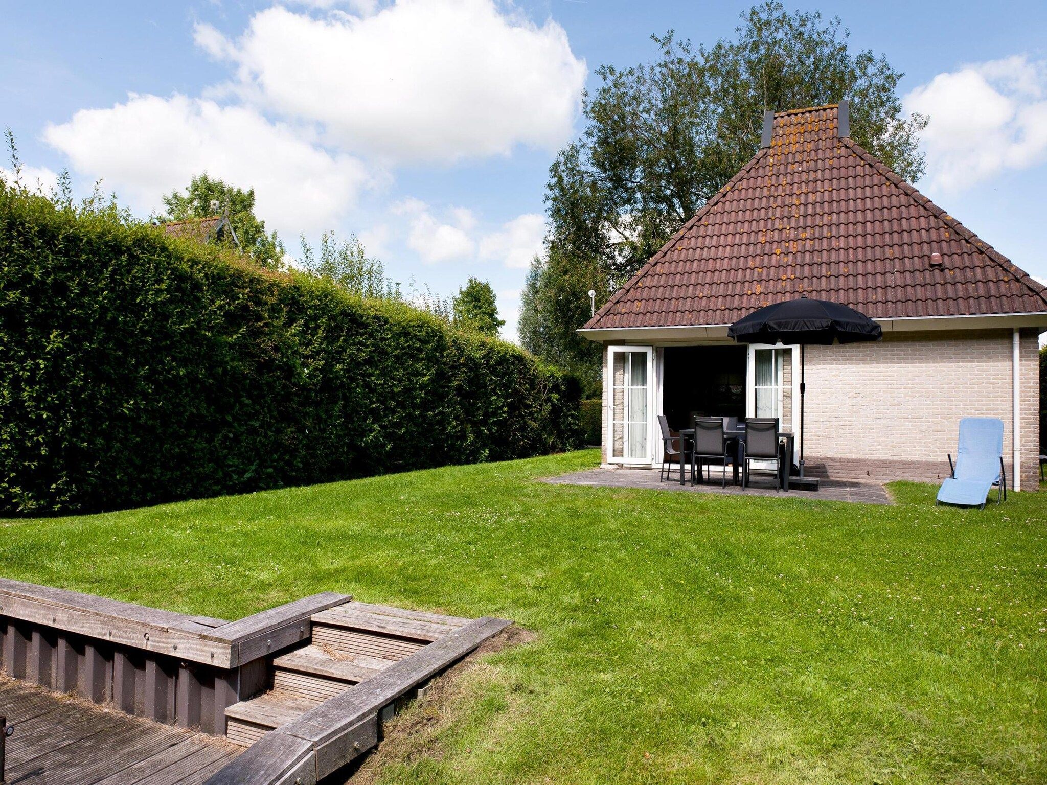 De buitenkant van Skip Wellness de luxe met sauna in Friesland