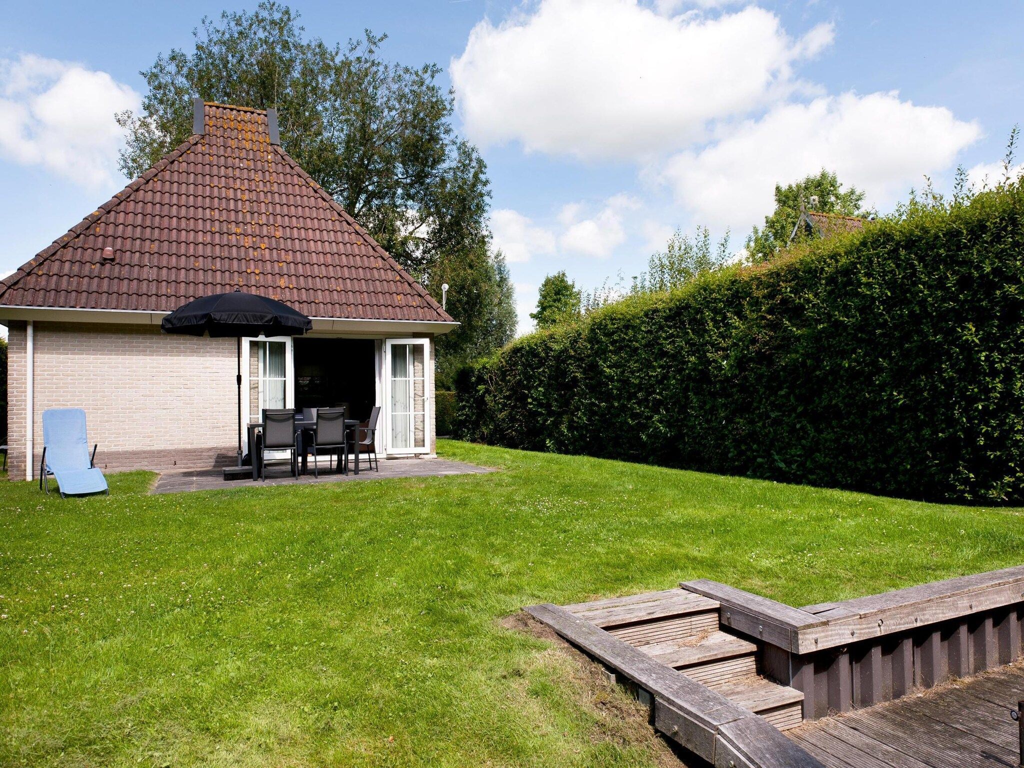 De buitenkant van Skip Wellness de luxe met sauna in Friesland