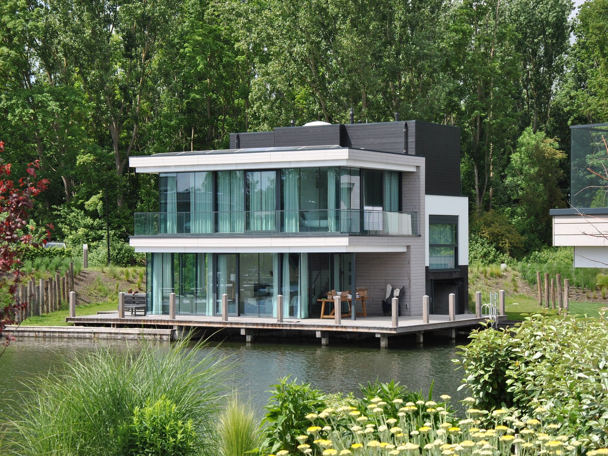 De buitenkant van Harbour Village 15 in Arnemuiden