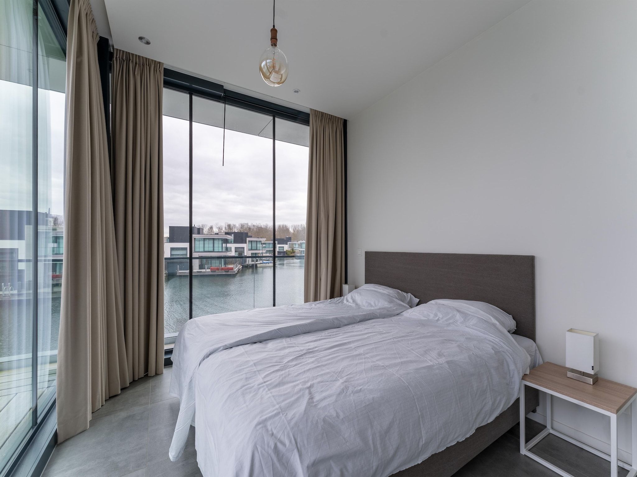 Een slaapkamer van Harbour Village 15 in Arnemuiden