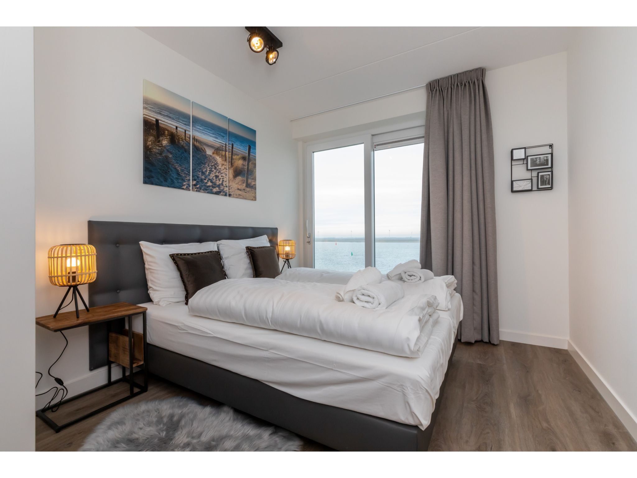 Een slaapkamer van Havenweg 8-14 in St. Annaland