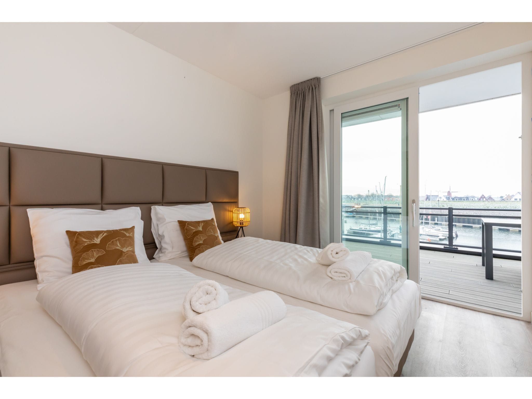 Een slaapkamer van Havenweg 8-14 in St. Annaland