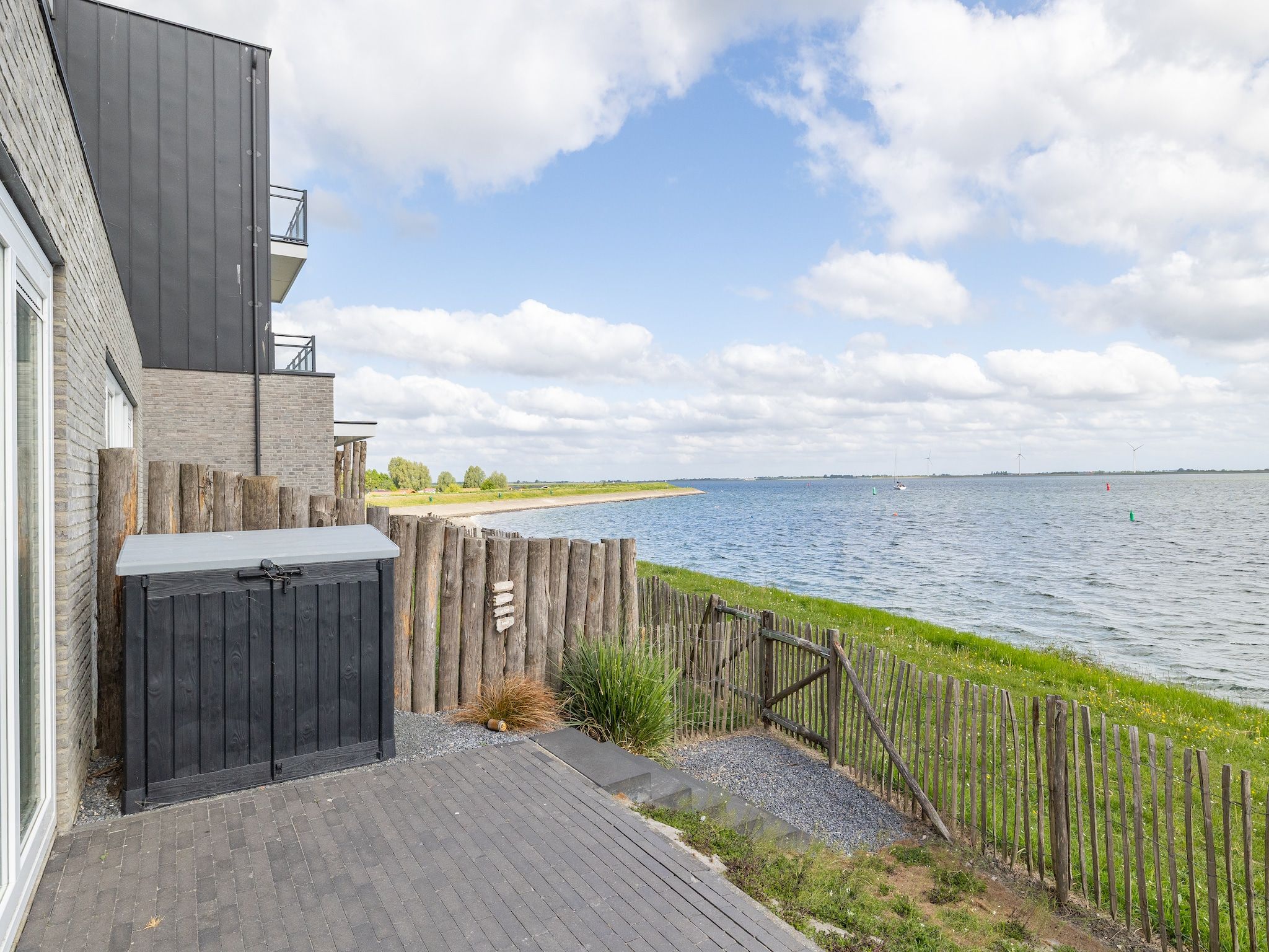 Het uitzicht vanaf Havenweg 8-14 in St. Annaland