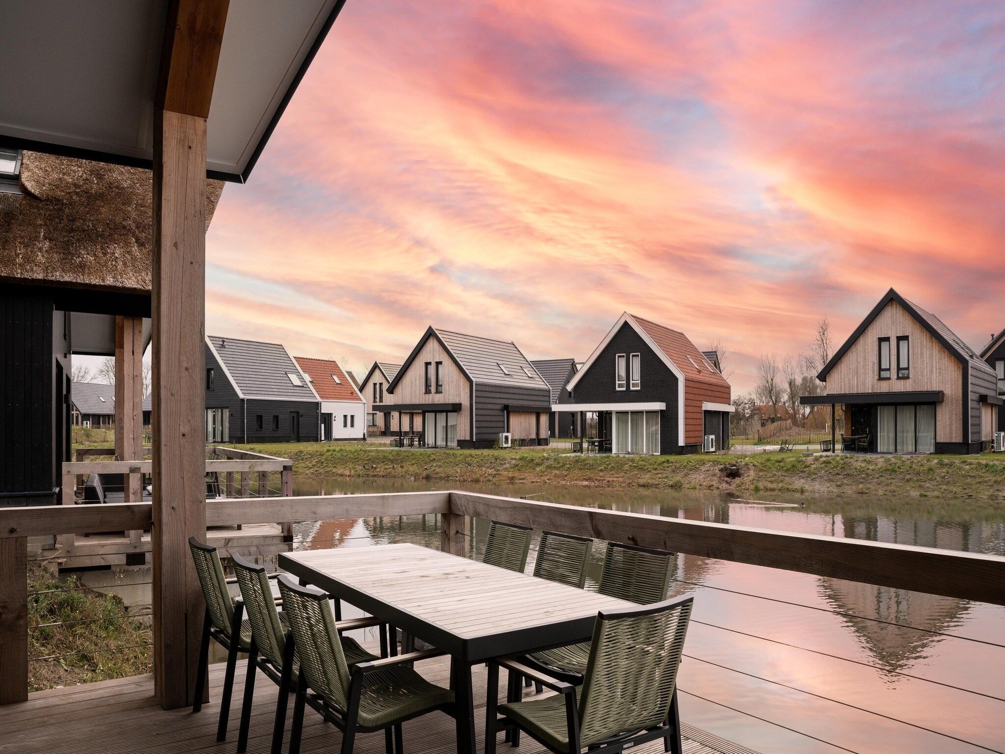 Het terras van Resort Nieuwvliet-Bad 14 in Nieuwvliet