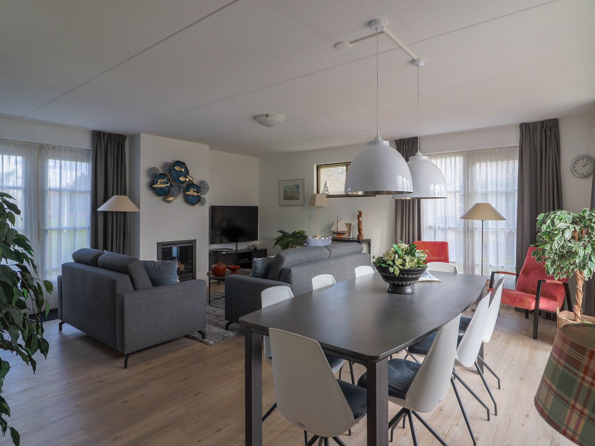 De eetkamer van Duinvilla Deluxe met Sauna - 8 personen in Makkum