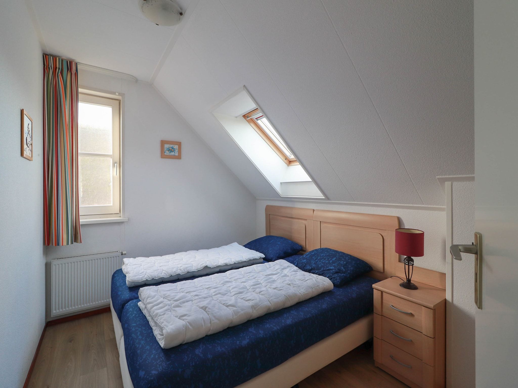 Een slaapkamer van Duinvilla Deluxe met Sauna - 8 personen in Makkum