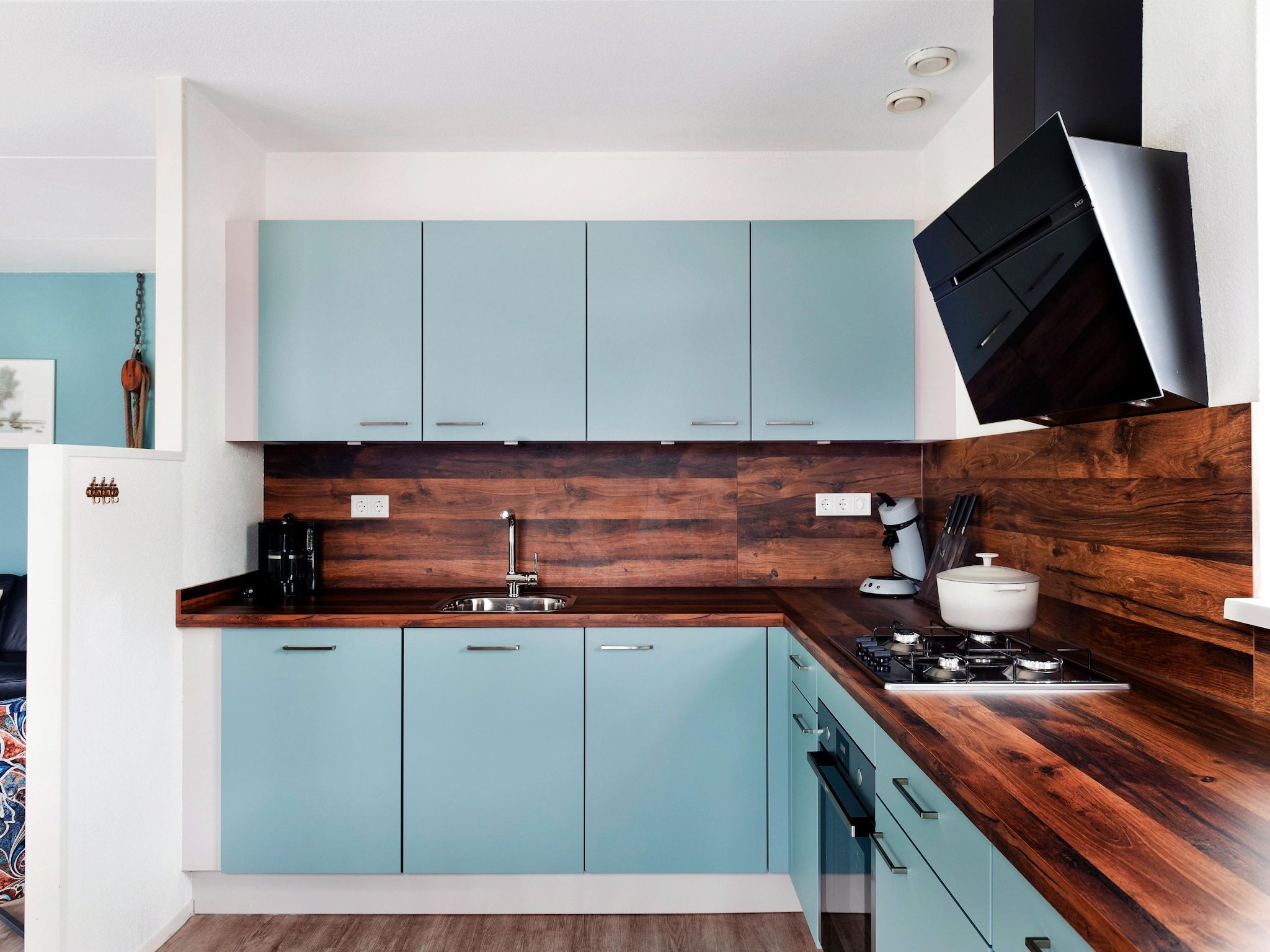 De keuken van Wiid Wellness de luxe met sauna & buitenspa in Friesland