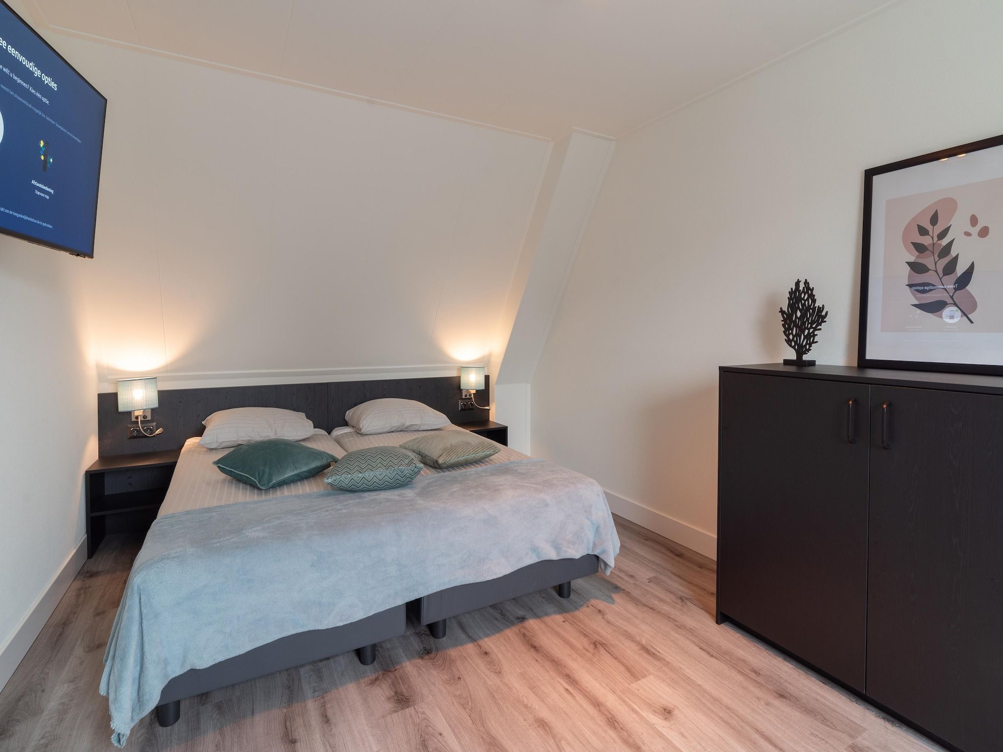 Een slaapkamer van 6 persoons vrijstaand met sauna/hond in Colijnsplaat