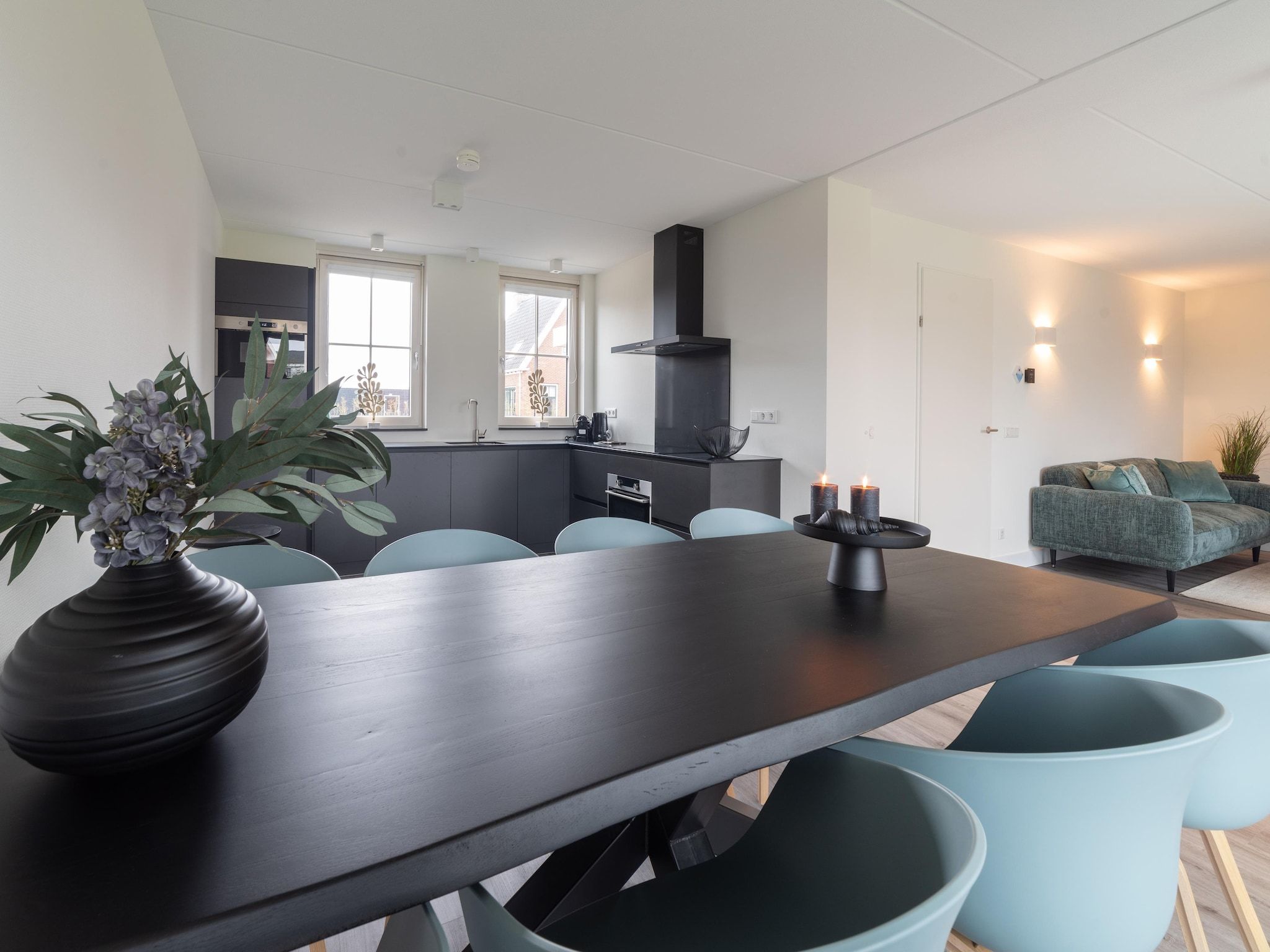 De eetkamer van 6 persoons vrijstaand met sauna - 1 in Colijnsplaat