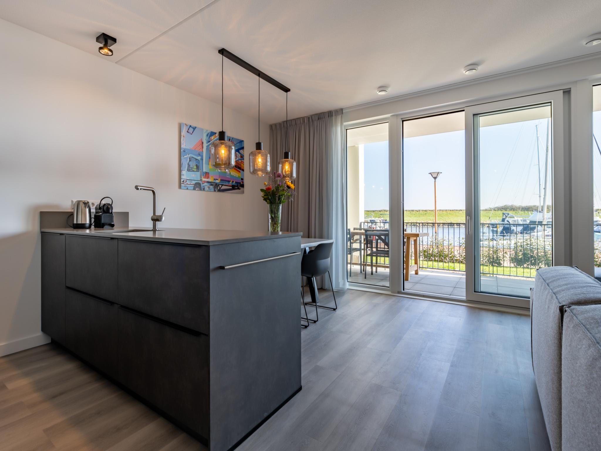 De keuken van Harbour Loft 1E Résidence Marina havenzicht in Kamperland