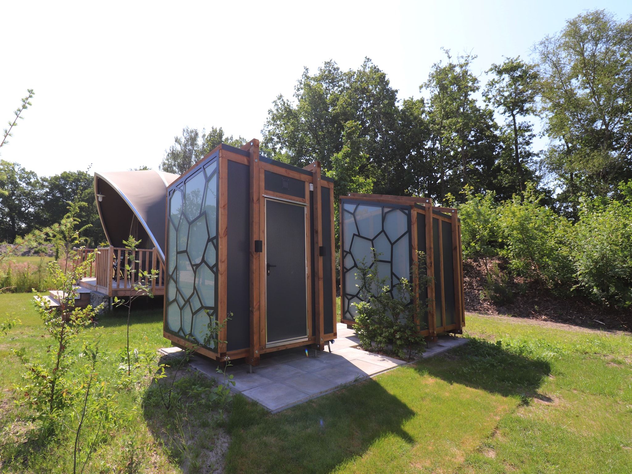De tuin van Tentlodge Fazant in Dalerveen