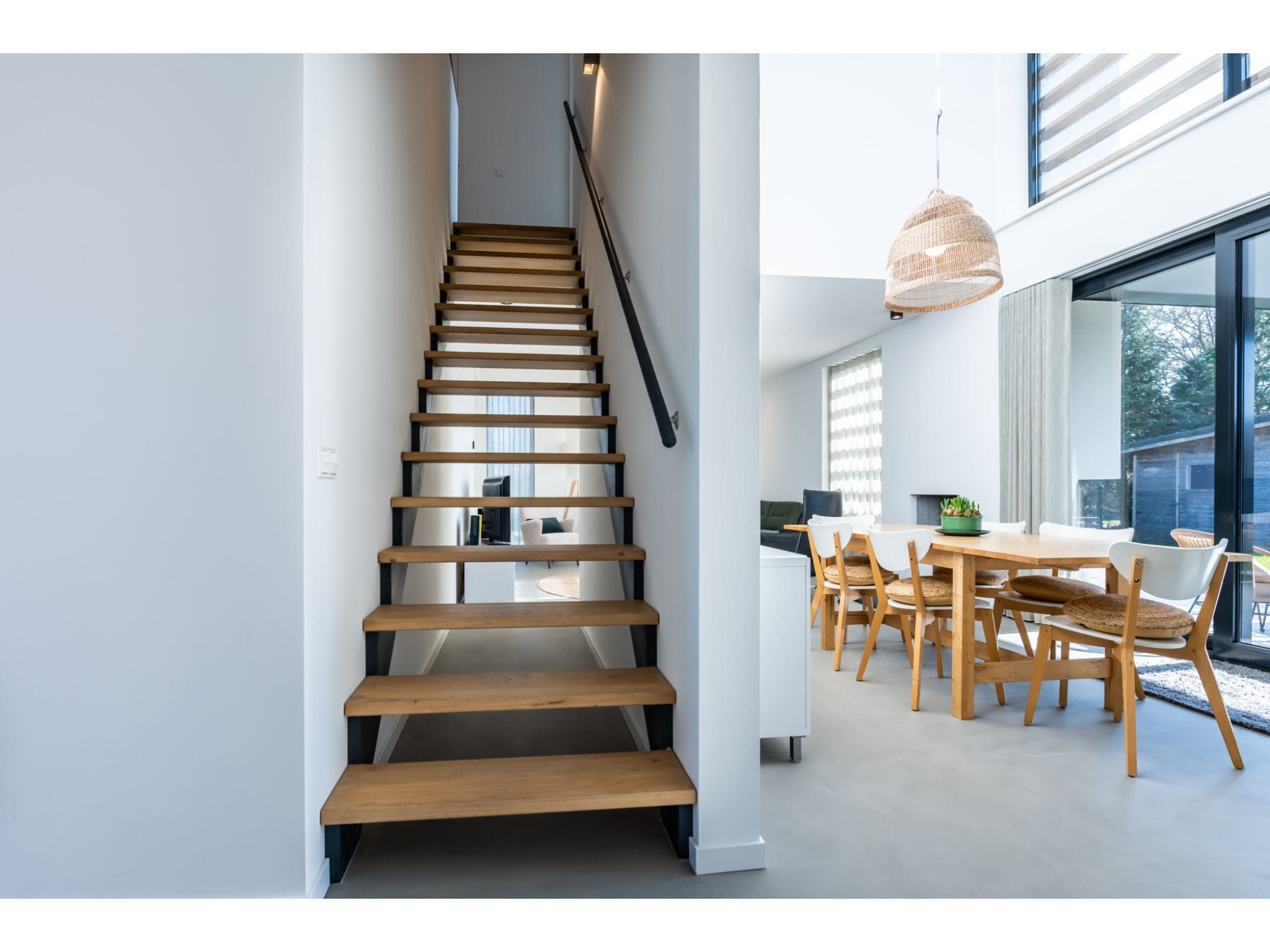 De woonkamer van Beukenlaan 11 in Kamperland