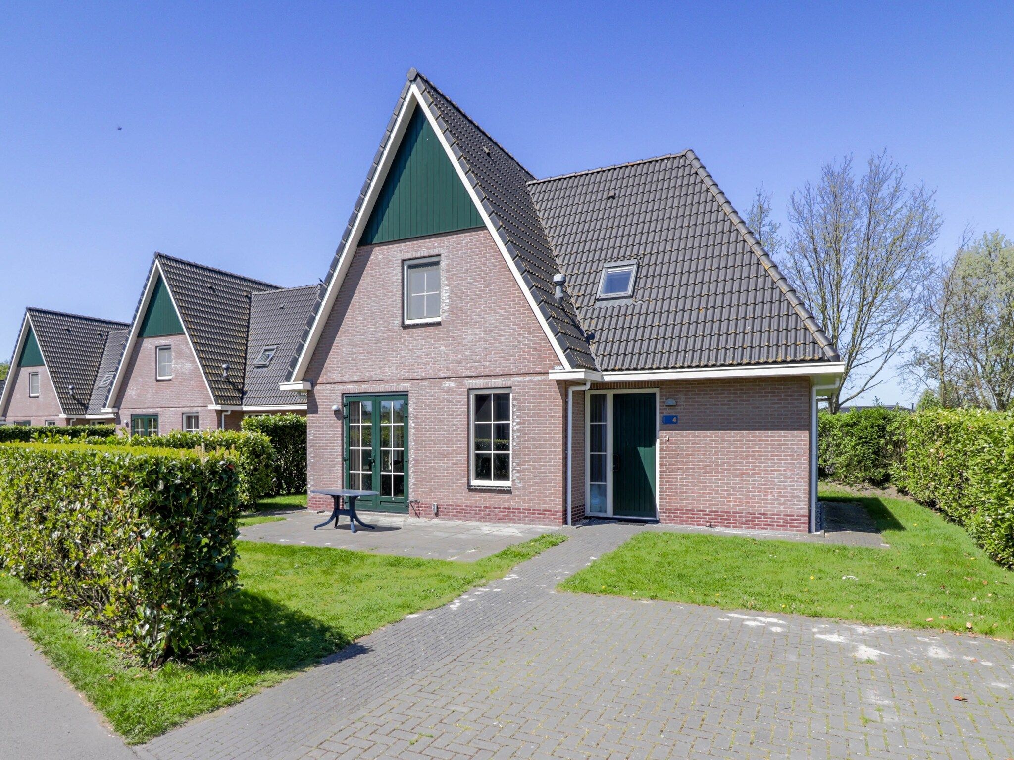 De buitenkant van Beachvilla Royaal met Sauna - 10 personen in Makkum