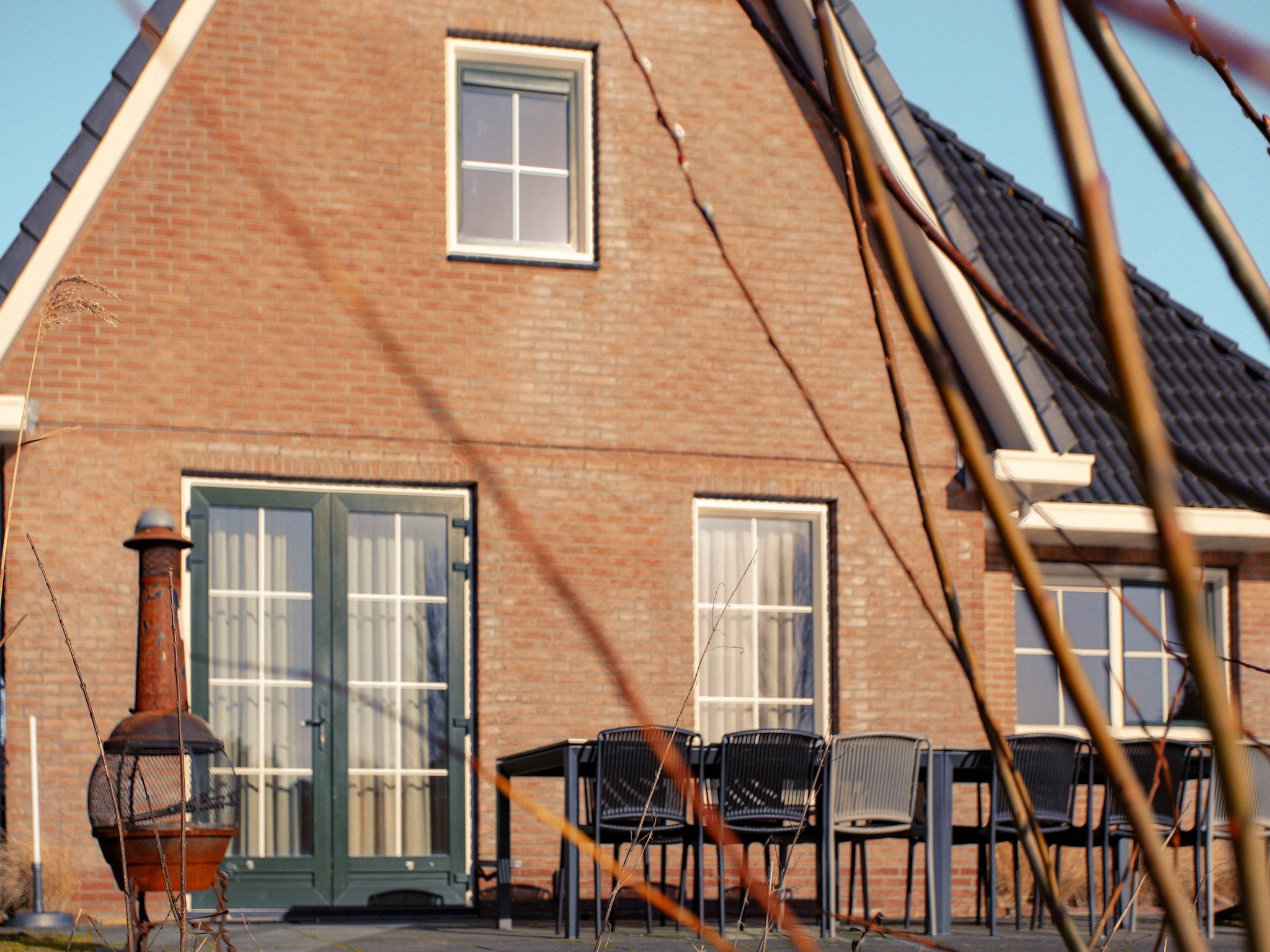 Het terras van Beachvilla Royaal met Sauna - 10 personen in Makkum