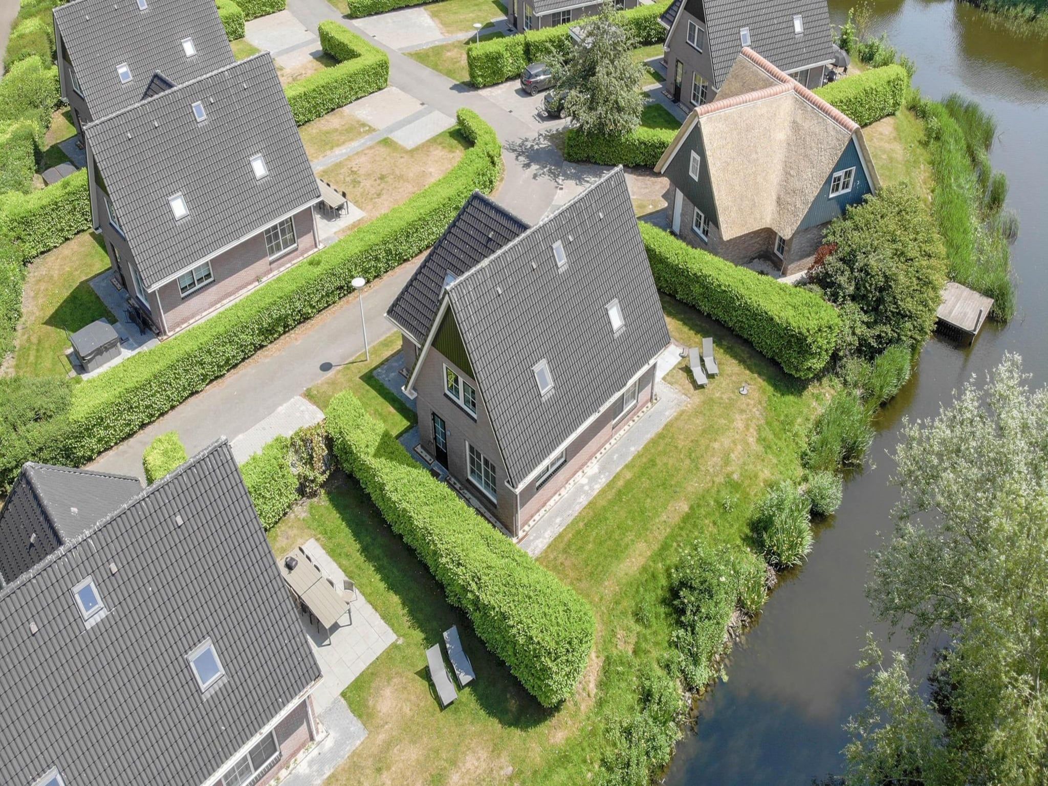 De buitenkant van Beachvilla Royaal met Sauna - 10 personen in Makkum