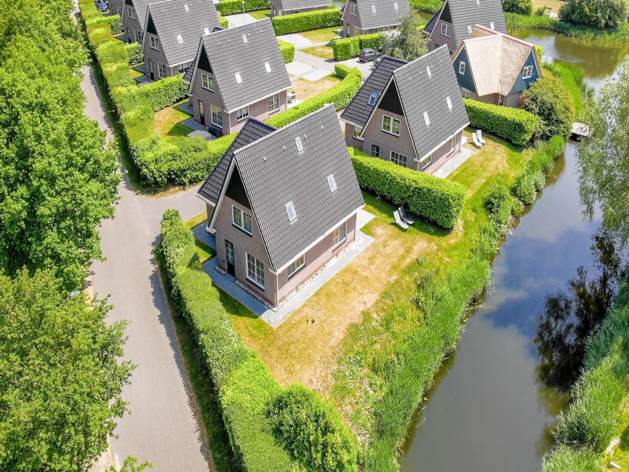 De buitenkant van Beachvilla Royaal met Sauna - 10 personen in Makkum