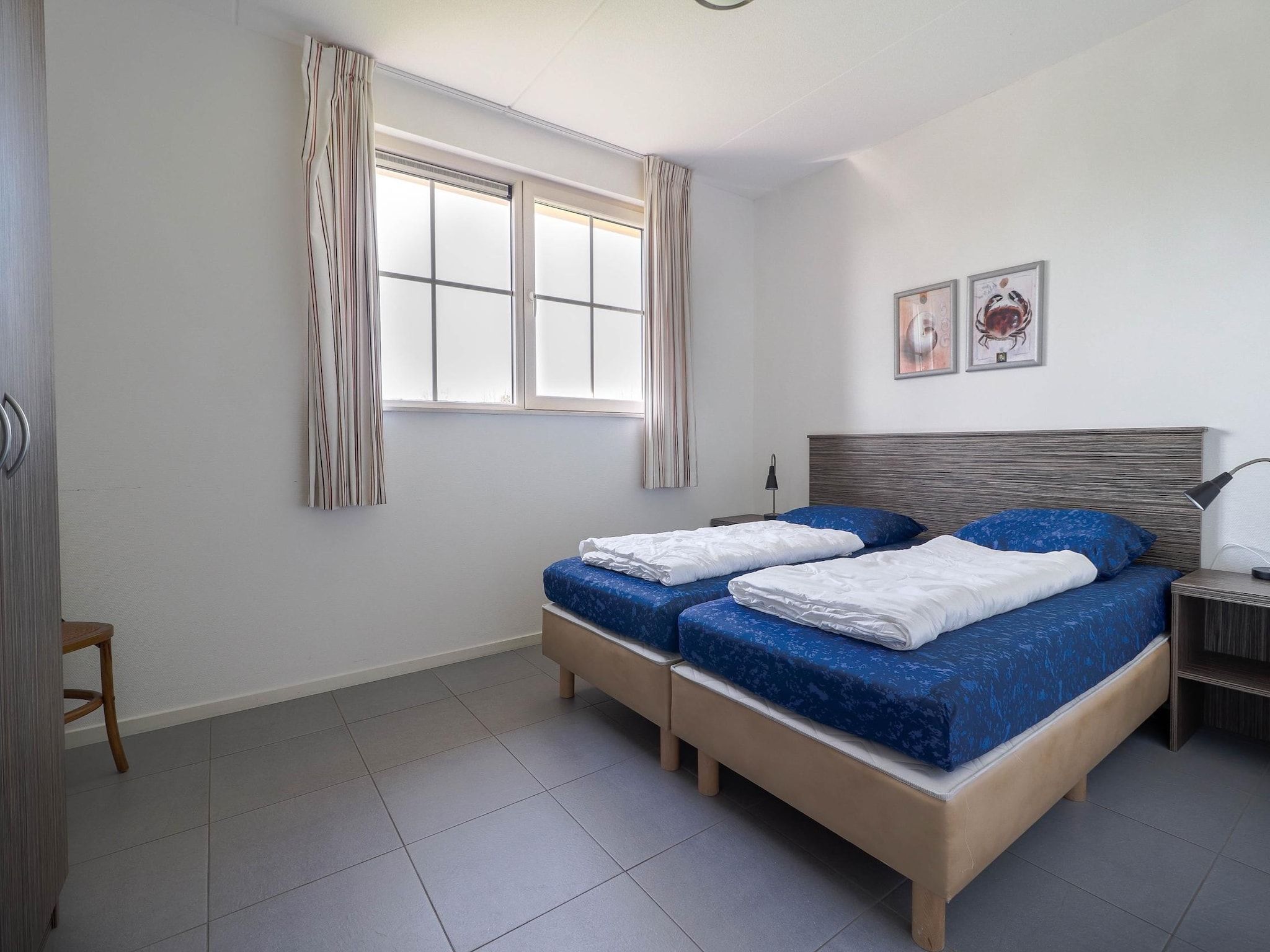 Een slaapkamer van Beachvilla XL - 12 persons in Makkum