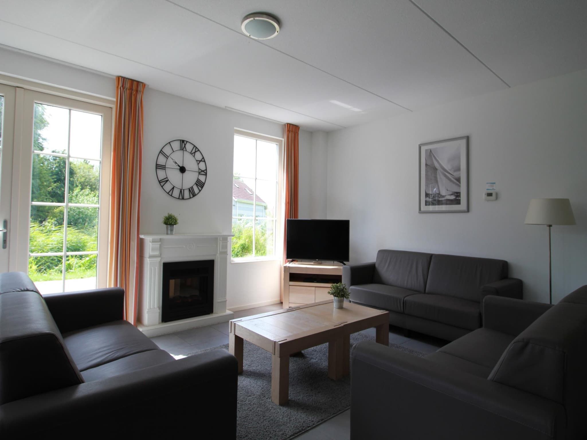 De woonkamer van Beachvilla XL - 12 persons in Makkum