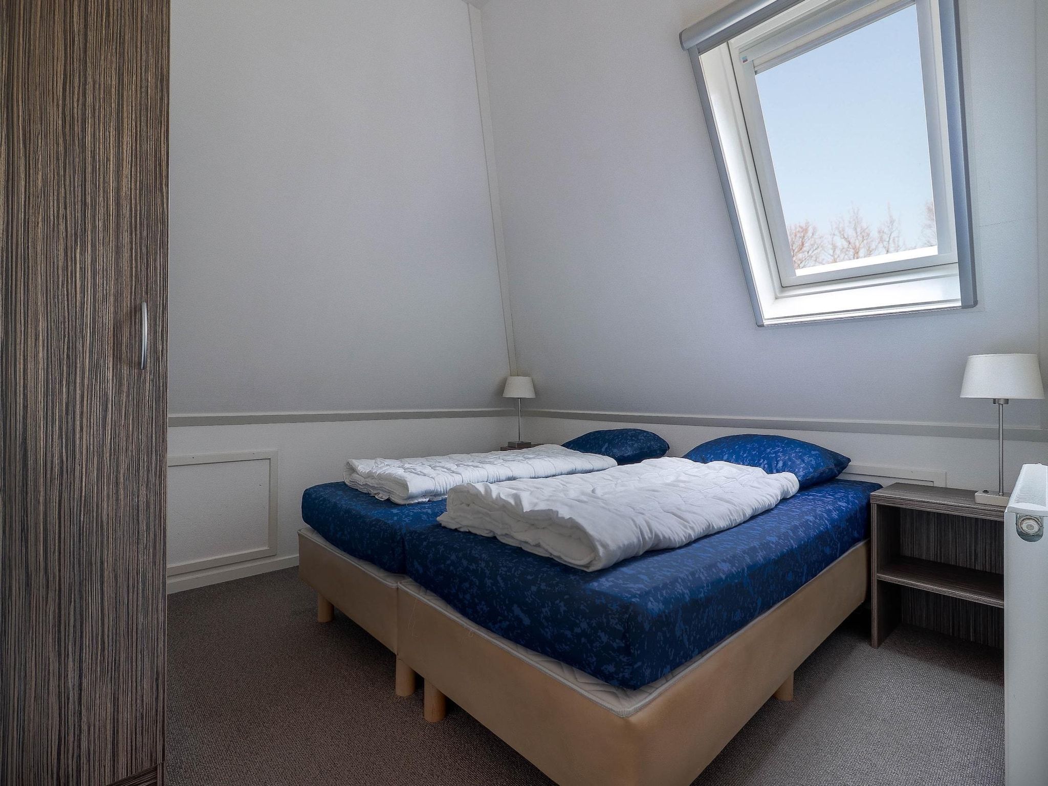 Een slaapkamer van Beachvilla XL - 12 persons in Makkum