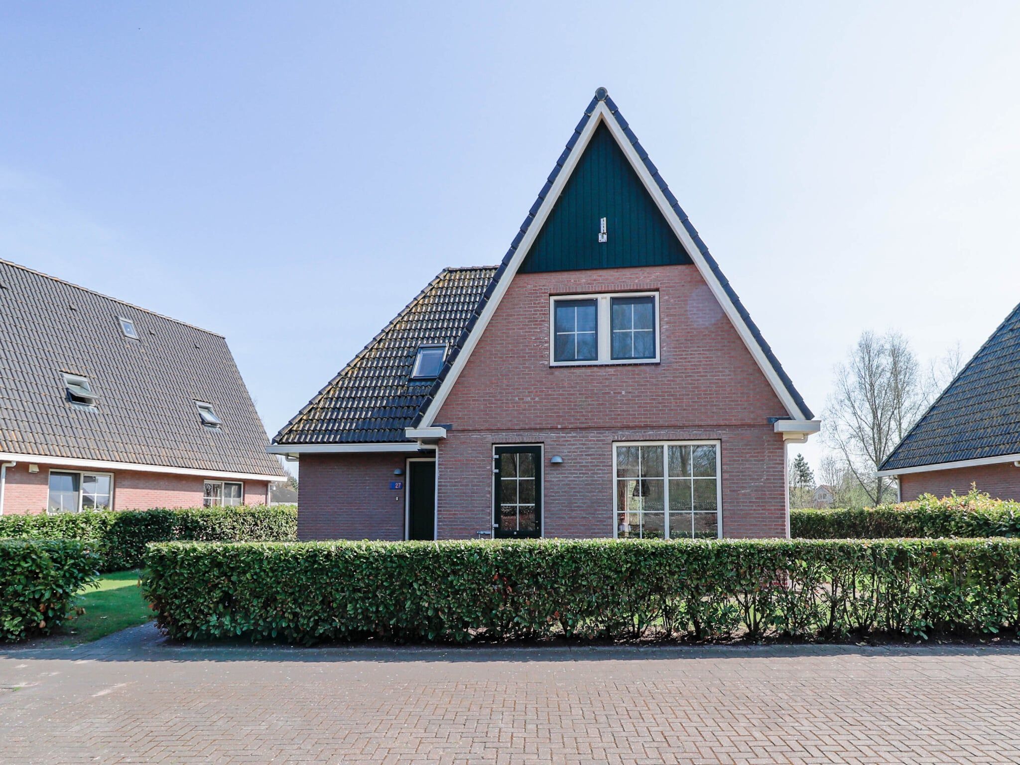 De buitenkant van Beachvilla XL - 12 persons in Makkum