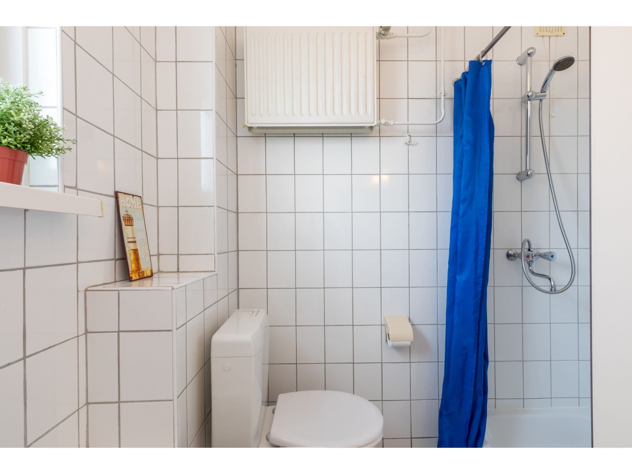 De badkamer van Zuidstraat 113- Zomerwoning in Westkapelle