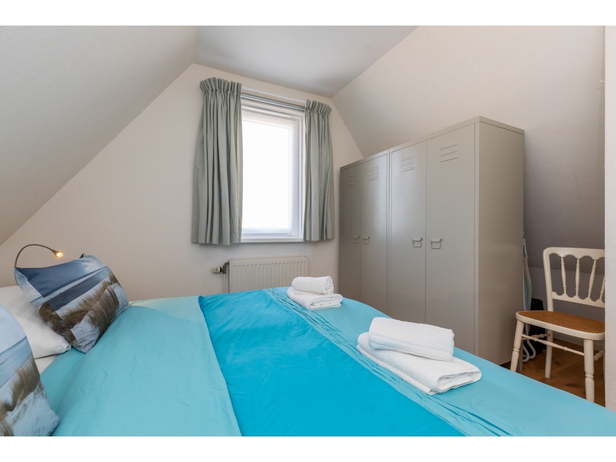 Een slaapkamer van Zuidstraat 113- Zomerwoning in Westkapelle